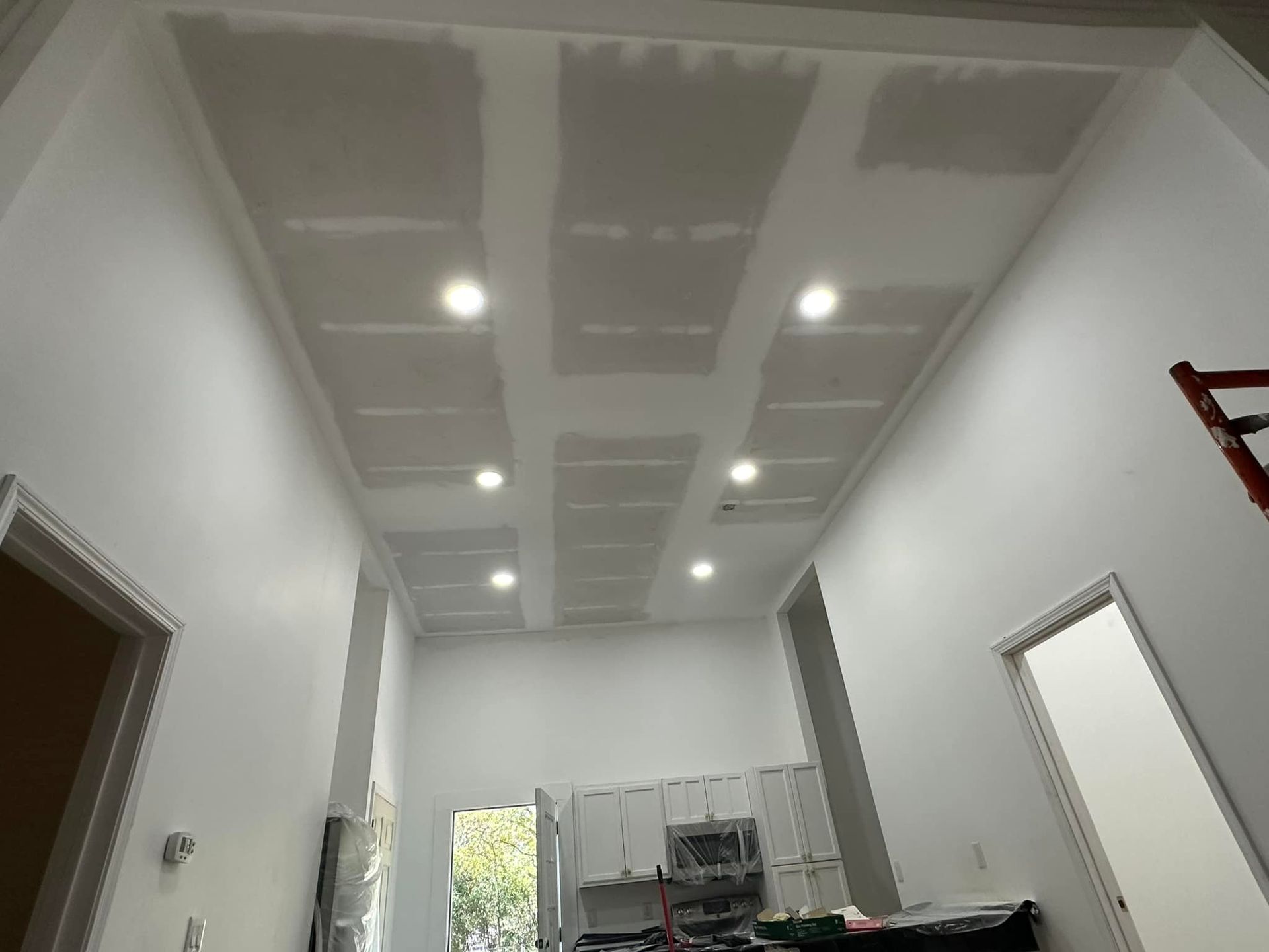 A hallway with a ceiling that has a lot of lights on it