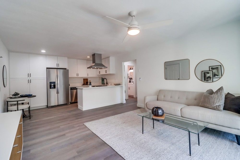 Photo showing a kitchen with a barstool area