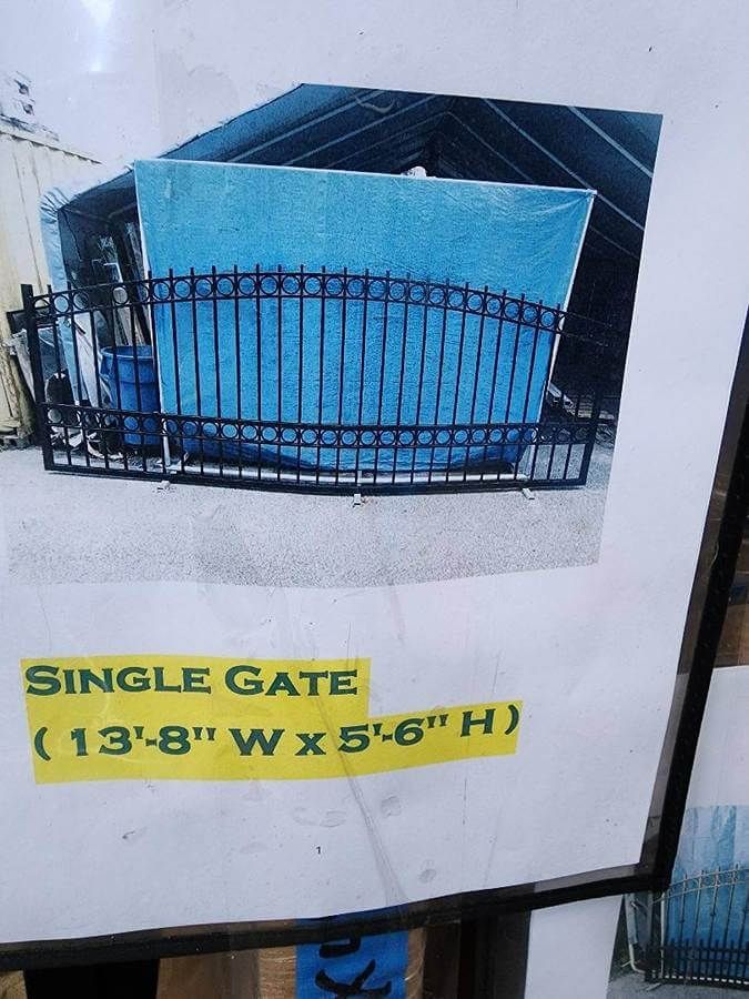 A picture of a single gate that is 13 ' 8 