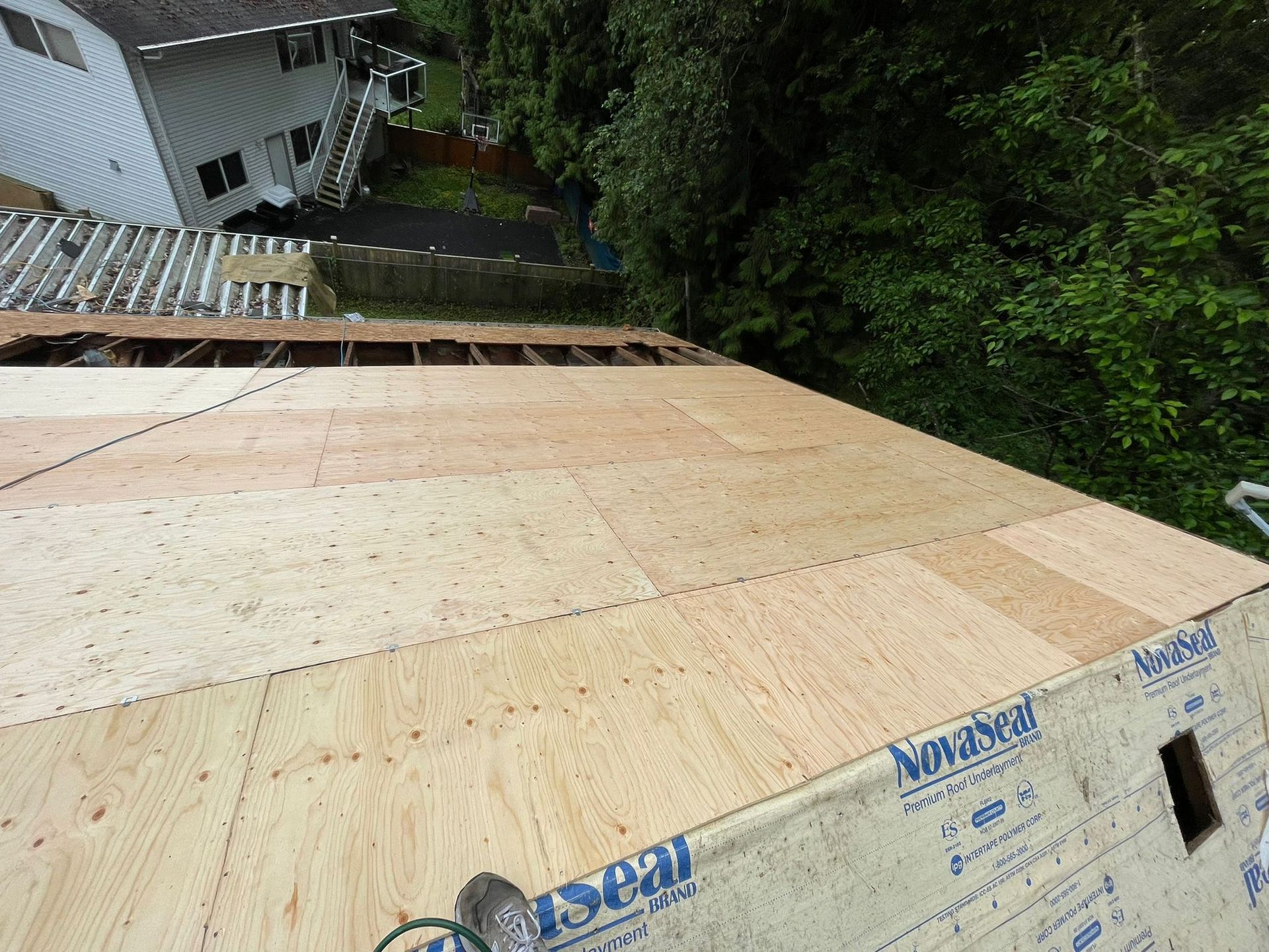The roof of a house is being built with plywood.