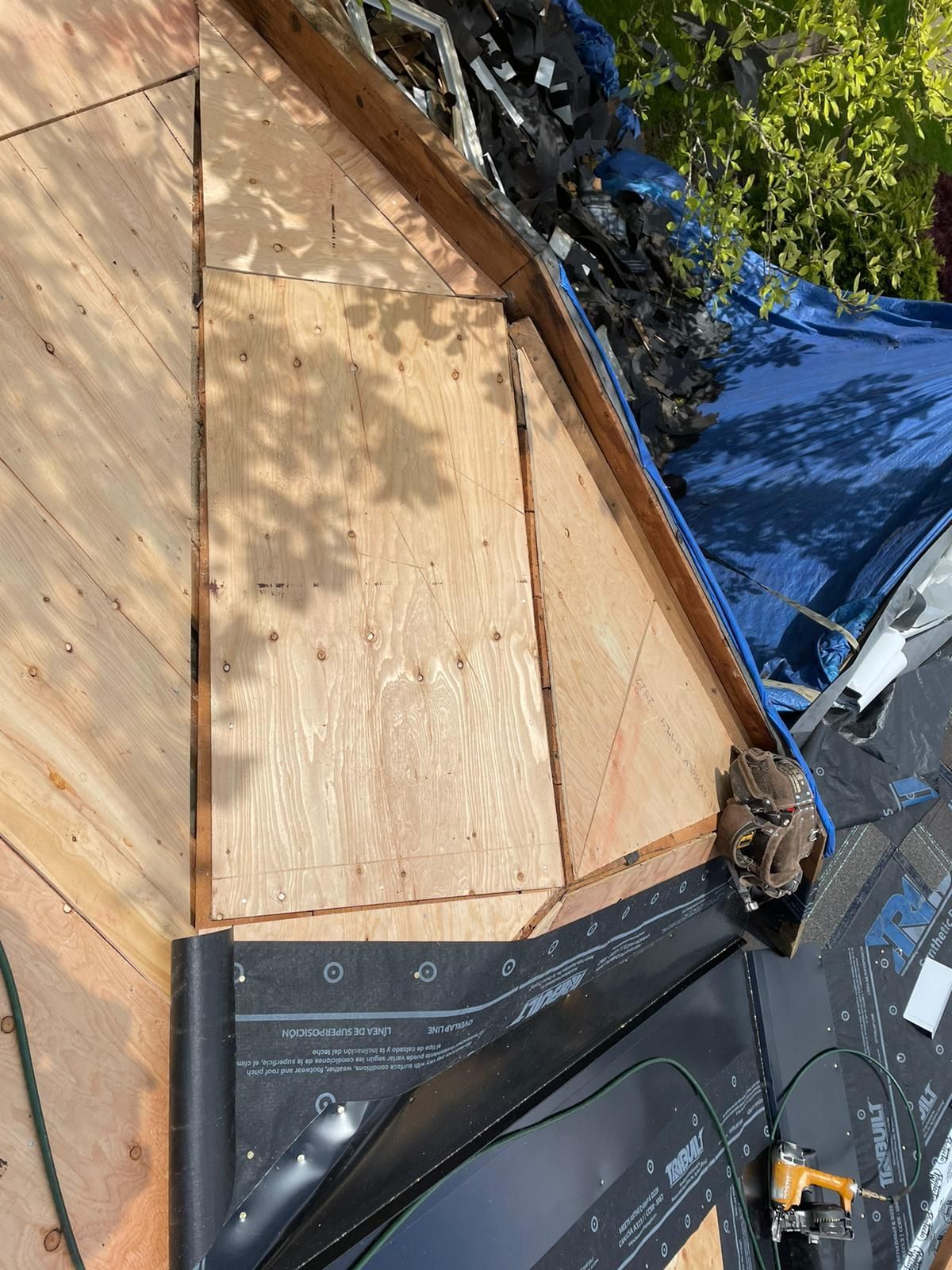 commercial roofer surrey