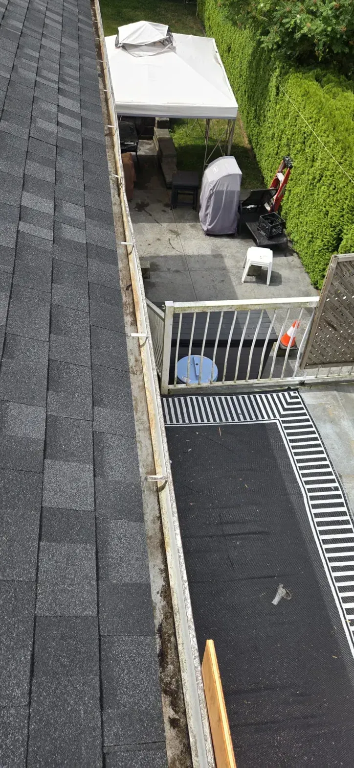 Completed close up of new IKO Dynasty shingles and clean eave with gutter on Thermal Drive Coquitlam, Paragon Roofing BC