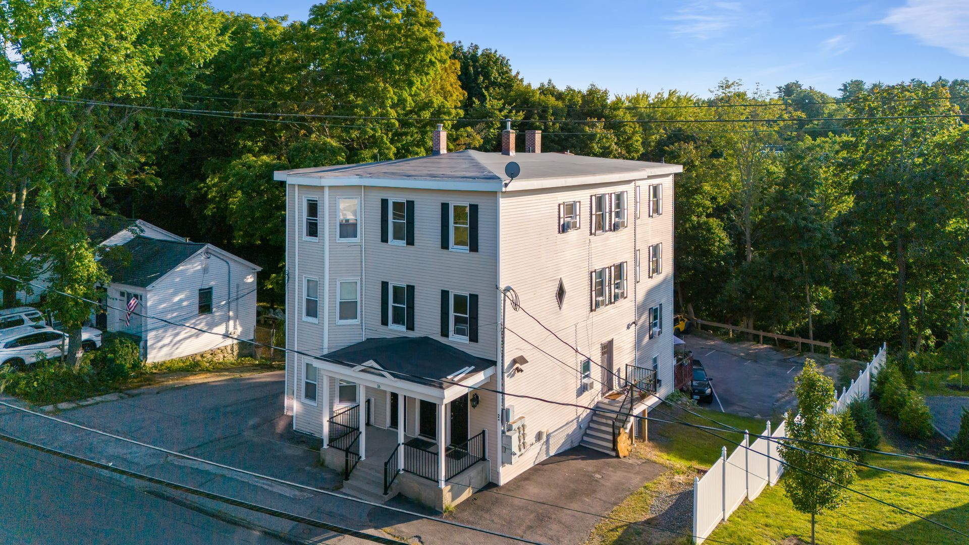 16 Maple St
