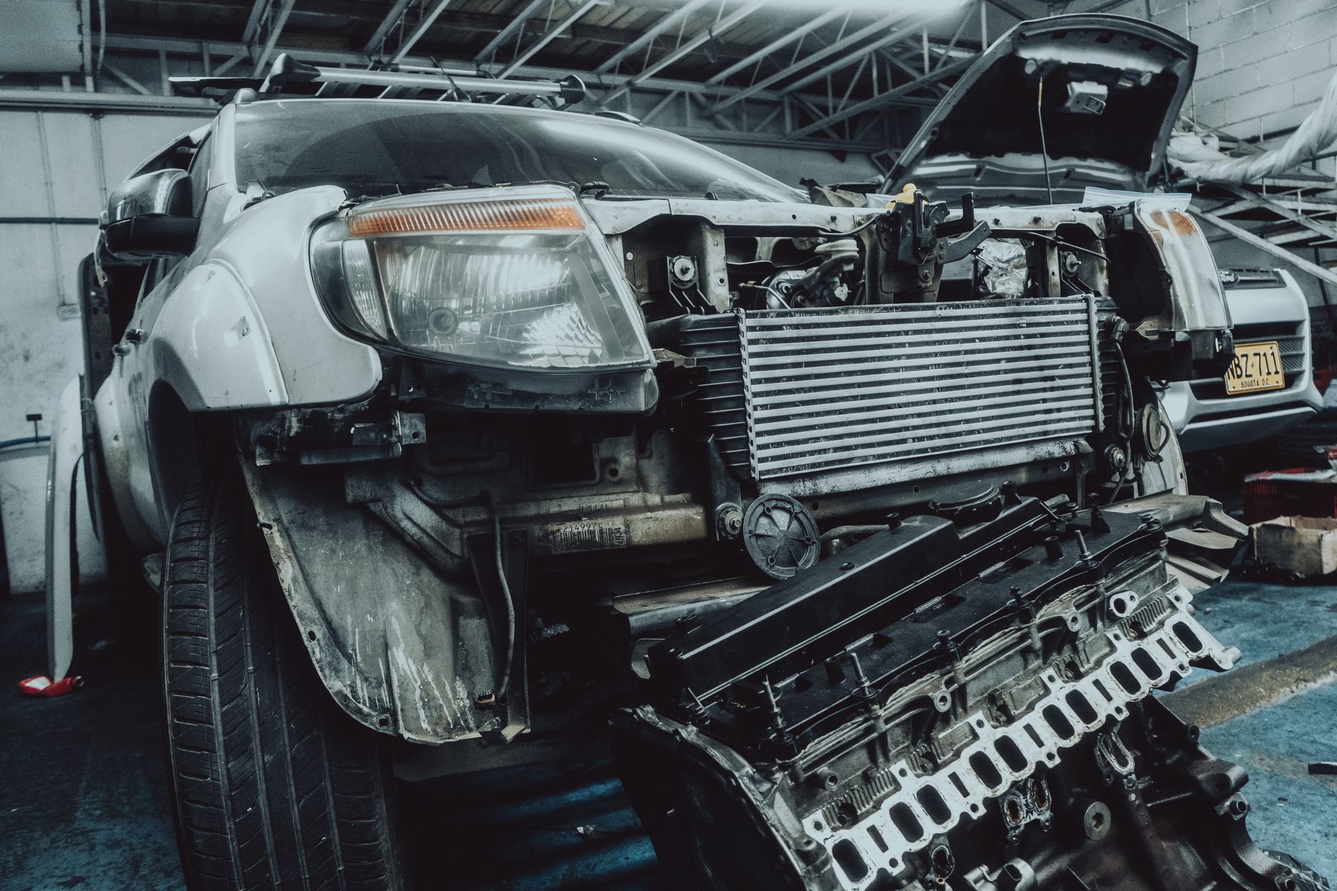 Motor de vehículo durante diagnóstico y reparación