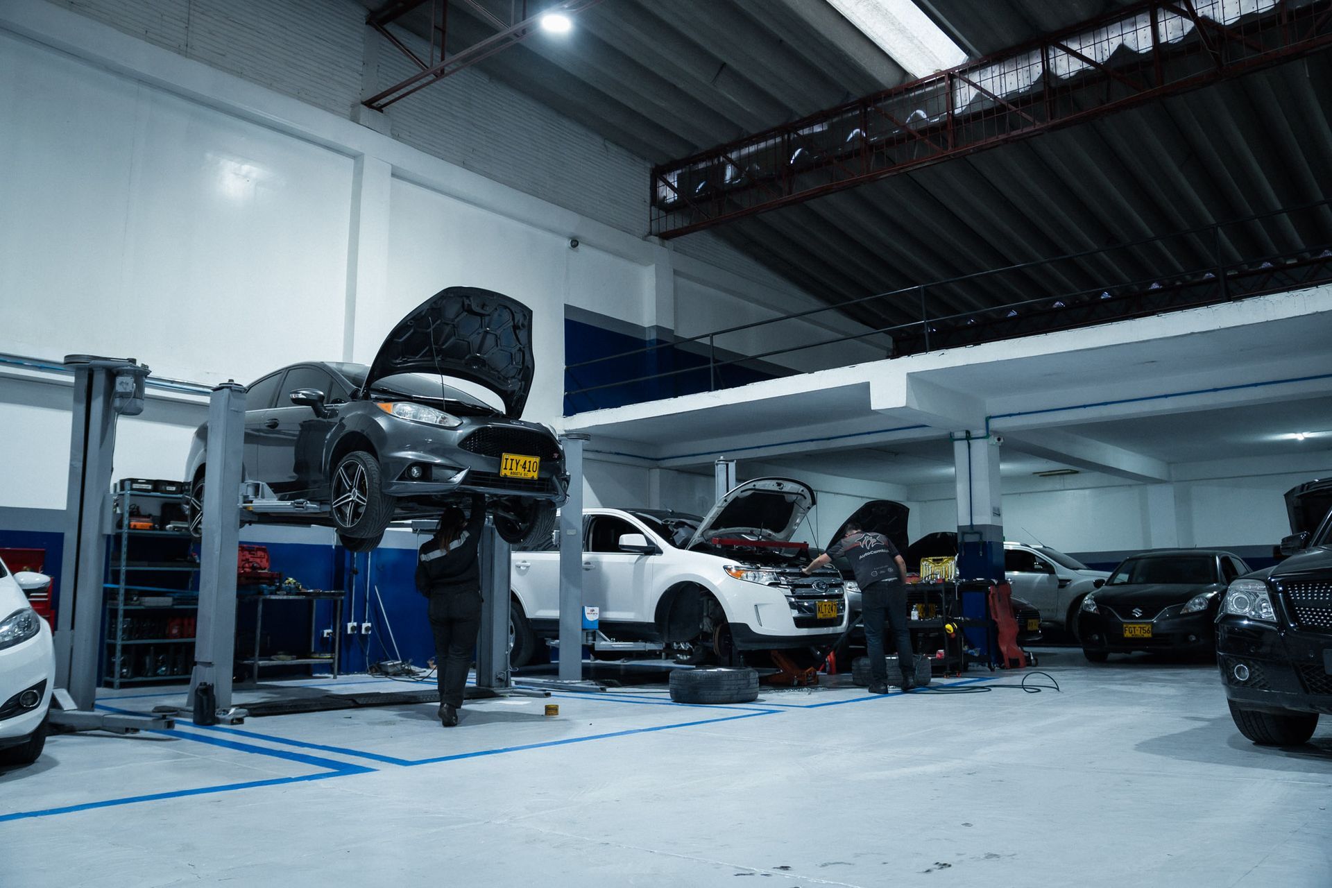 Taller Autocambios especializado en mantenimiento de vehículos Ford