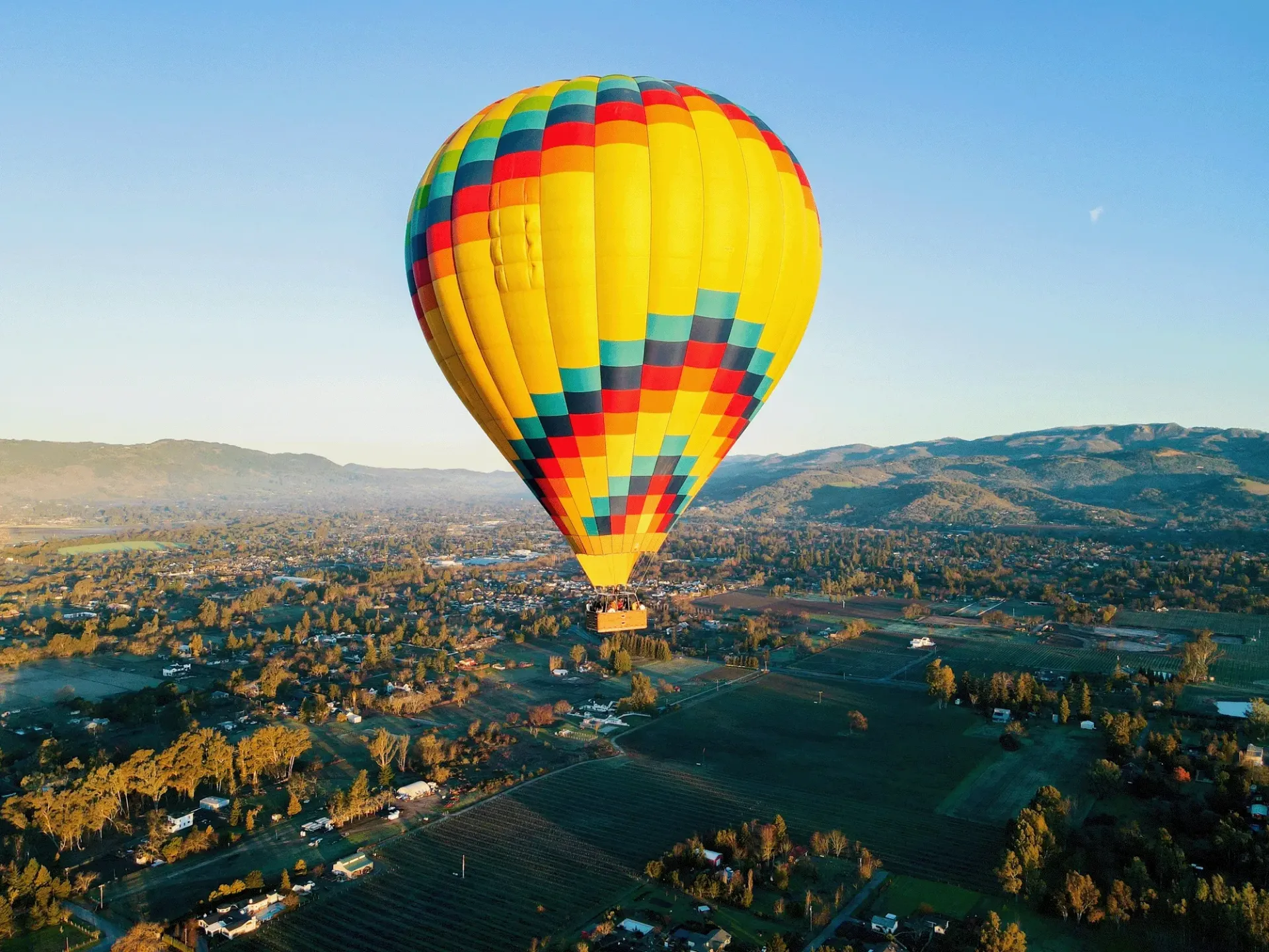 Hot Air Balloon Rides Over Vineyards in sonoma county