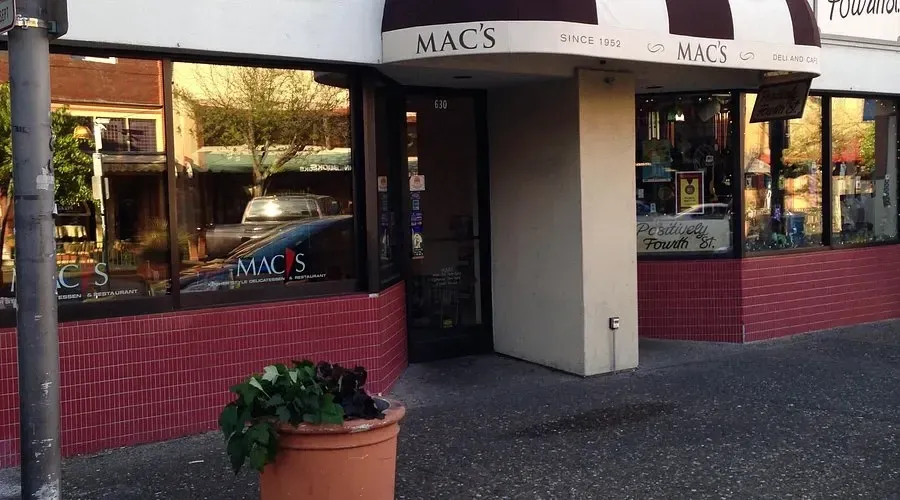 Mac's Deli on 4th