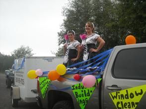 2 Women On The Top Of The Truck – Aberdeen, WA – A-1 Performance Inc.