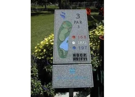 Golf course sign showing hole 3, par 3, with course map and yardages.