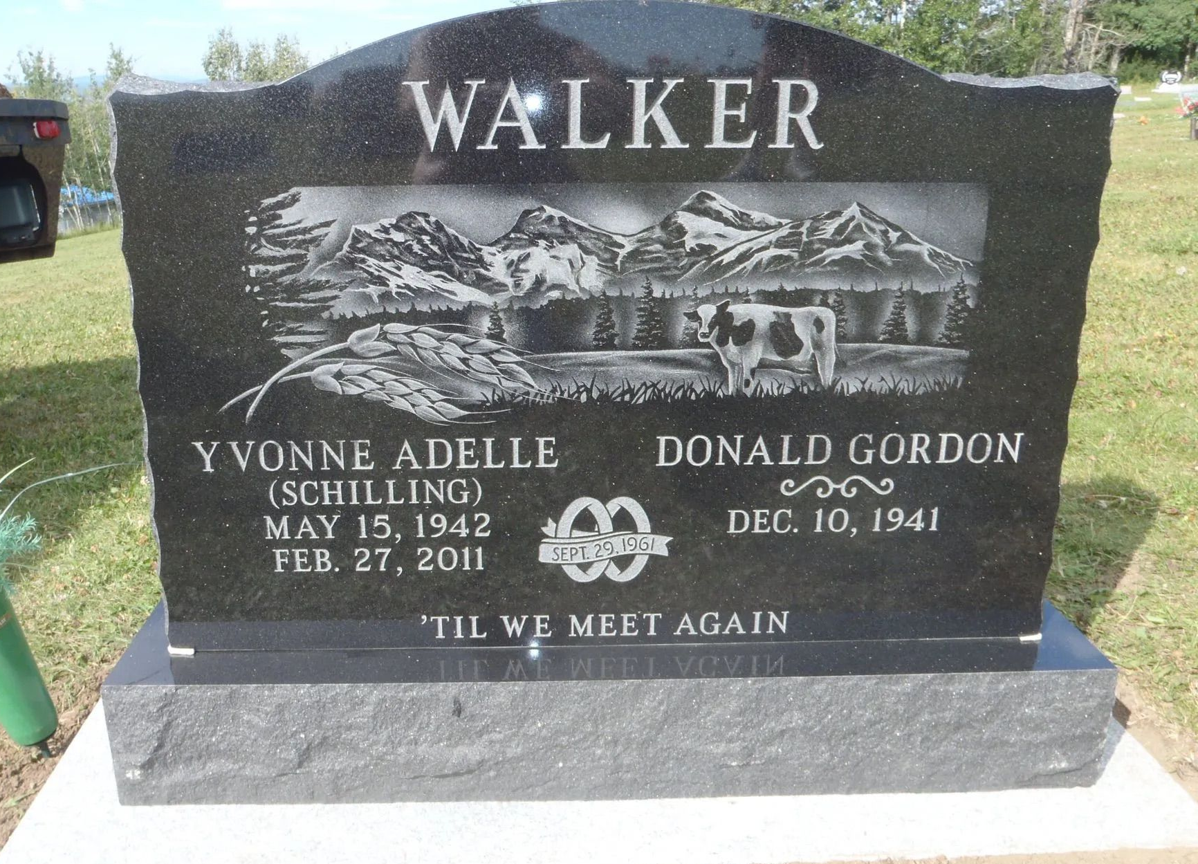 Black memorial headstone for Walker with mountain scene and names Yvonne Aedle and Donald Gordon.