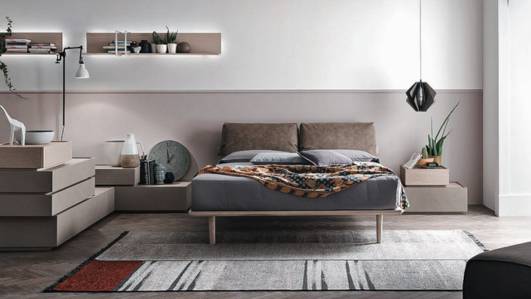 letto con testata imbottita in tessuto