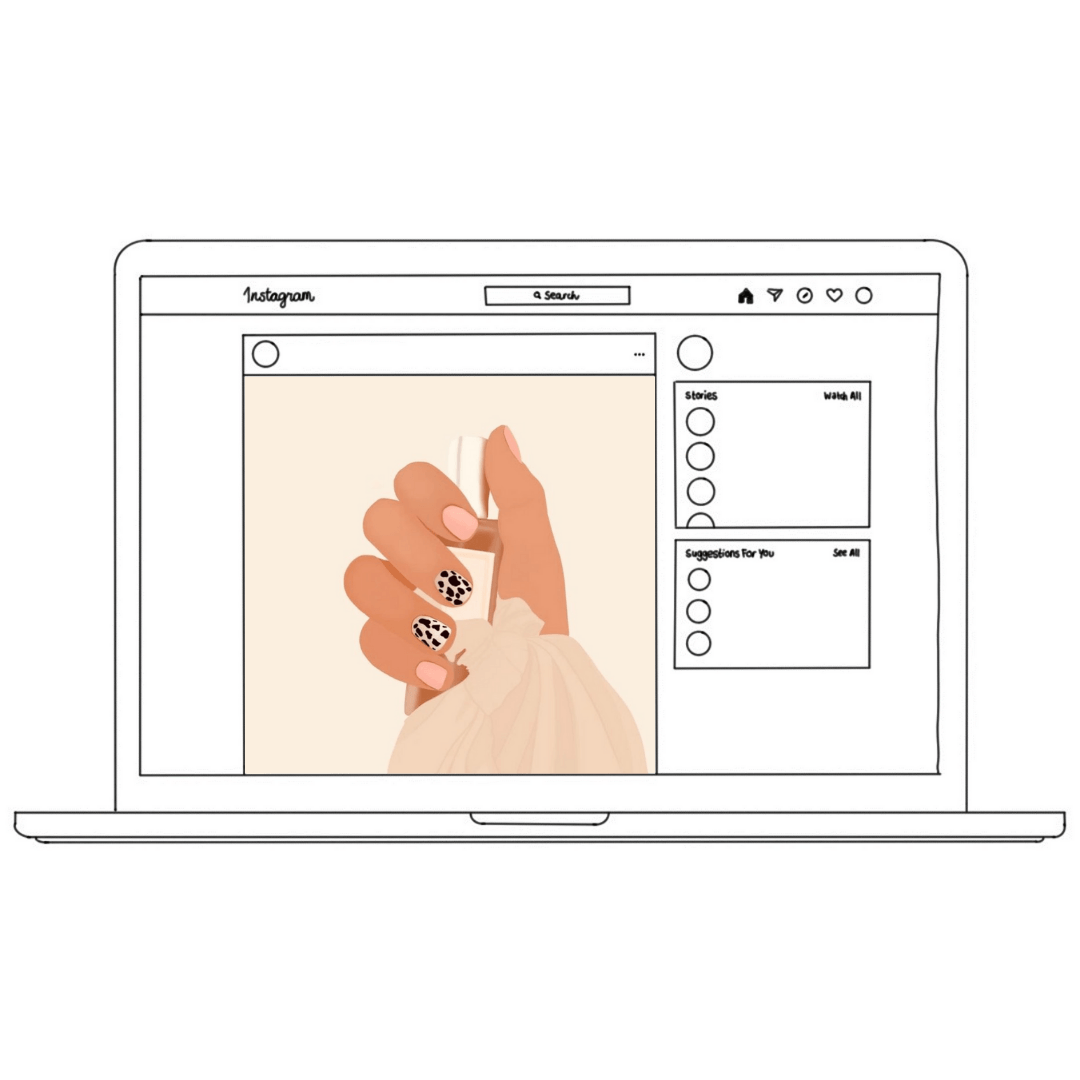 Laptop waarop een Instagram-feed te zien is met een handmodel dat een manicure toont op een crèmekleurige achtergrond.