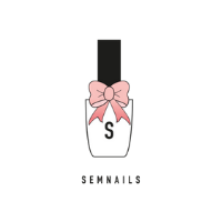 Het logo van Semnails toont een flesje nagellak met een roze strik en de letter