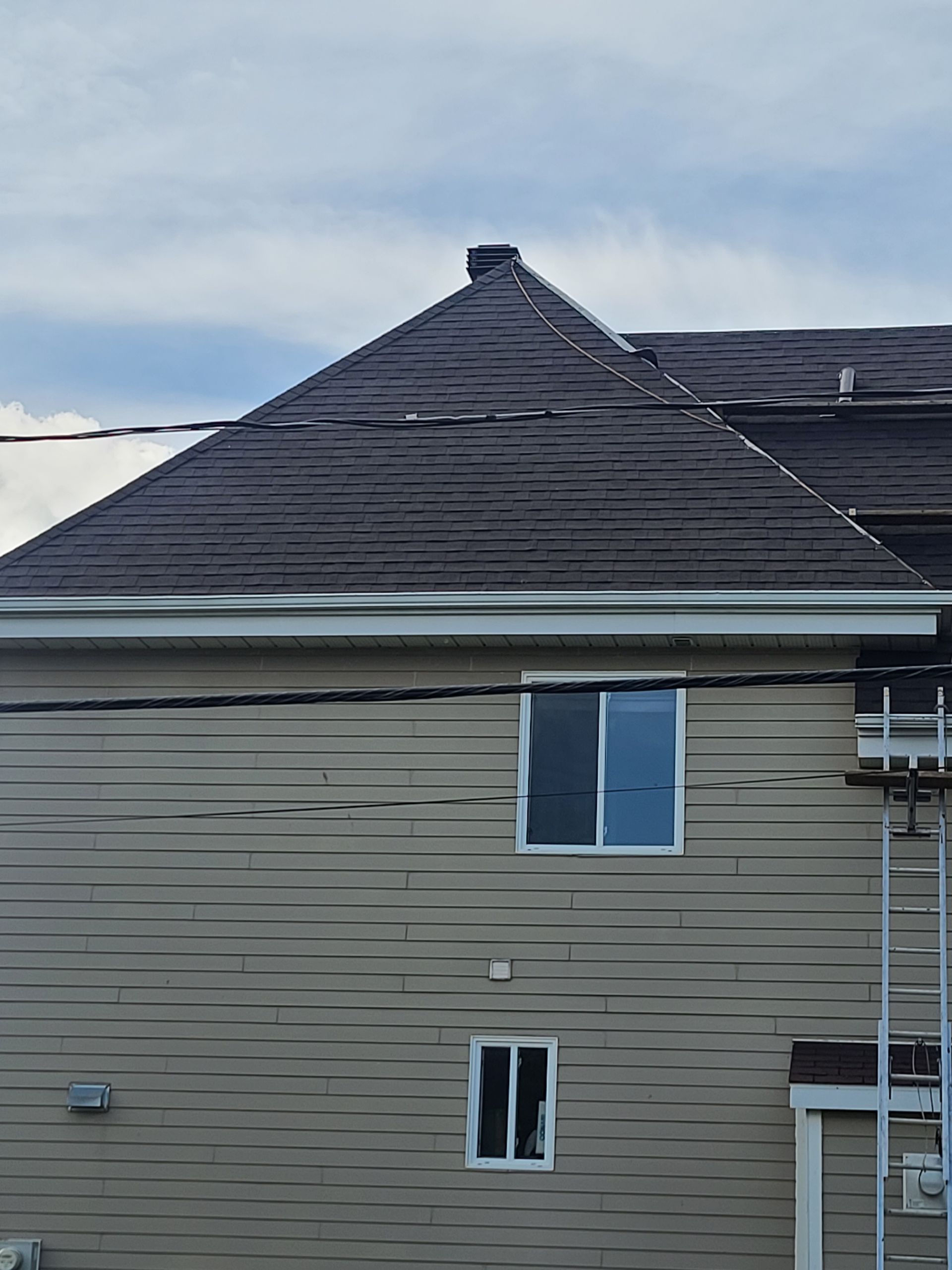 A house with a roof that has a lot of shingles on it.