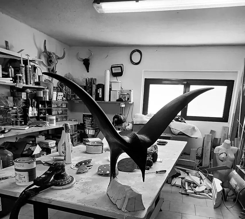 Atelier di un artigiano e artista contemporaneo Atelier di un artigiano e artista contemporaneo ovvero un garage con attrezzi e materiali.