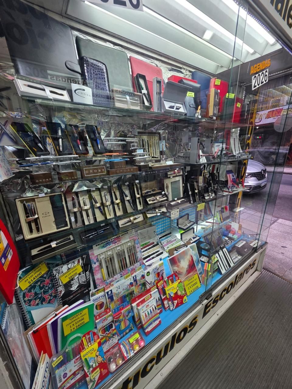 Mostrador de Librería Sistesa con insumos de oficina y papelería