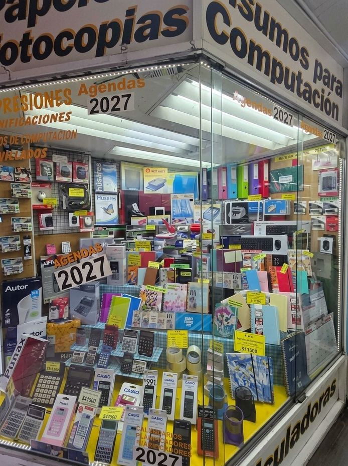 Mostrador de Librería Sistesa con insumos de oficina y atención ágil