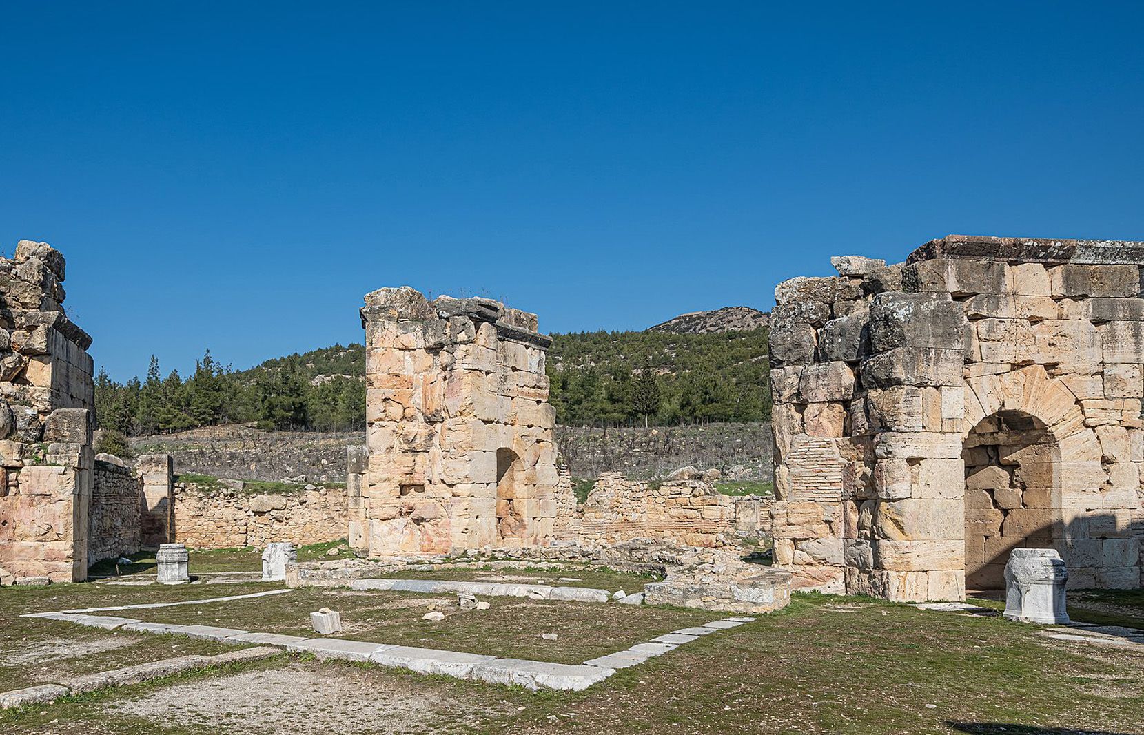 St Philip's Martyrion by A.Savin, FAL, via Wikimedia Commons