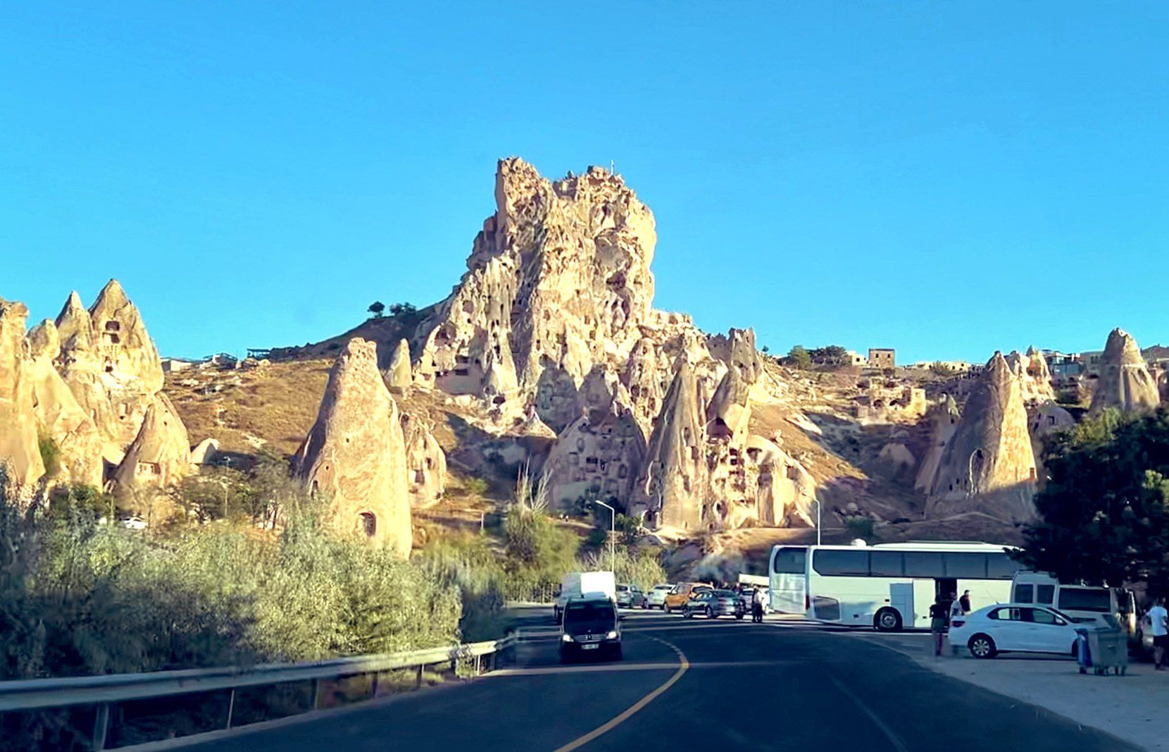 driving-into-goreme-cappadocia-turkey