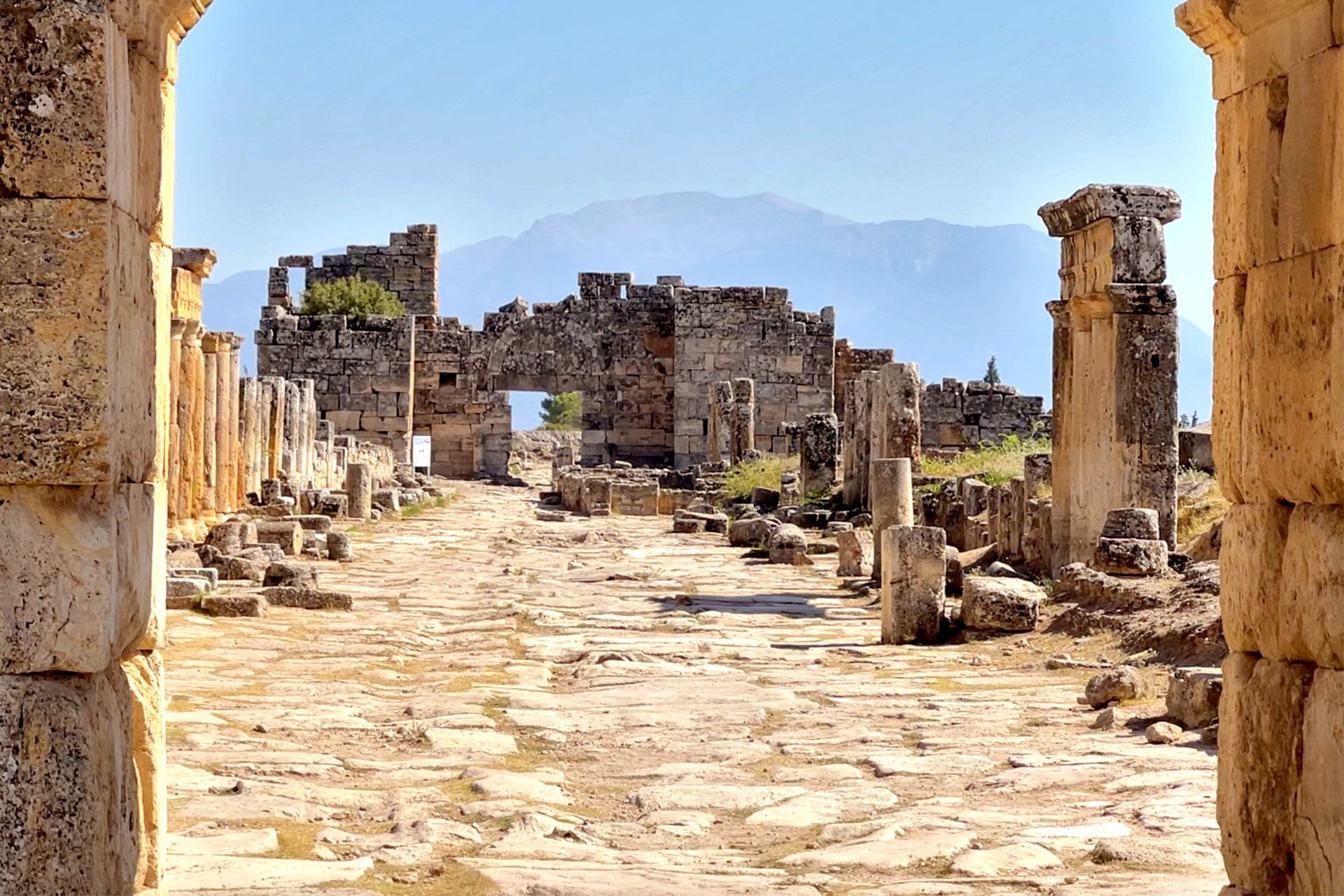 unexcavated-tell-of-biblical-colossae-turkey