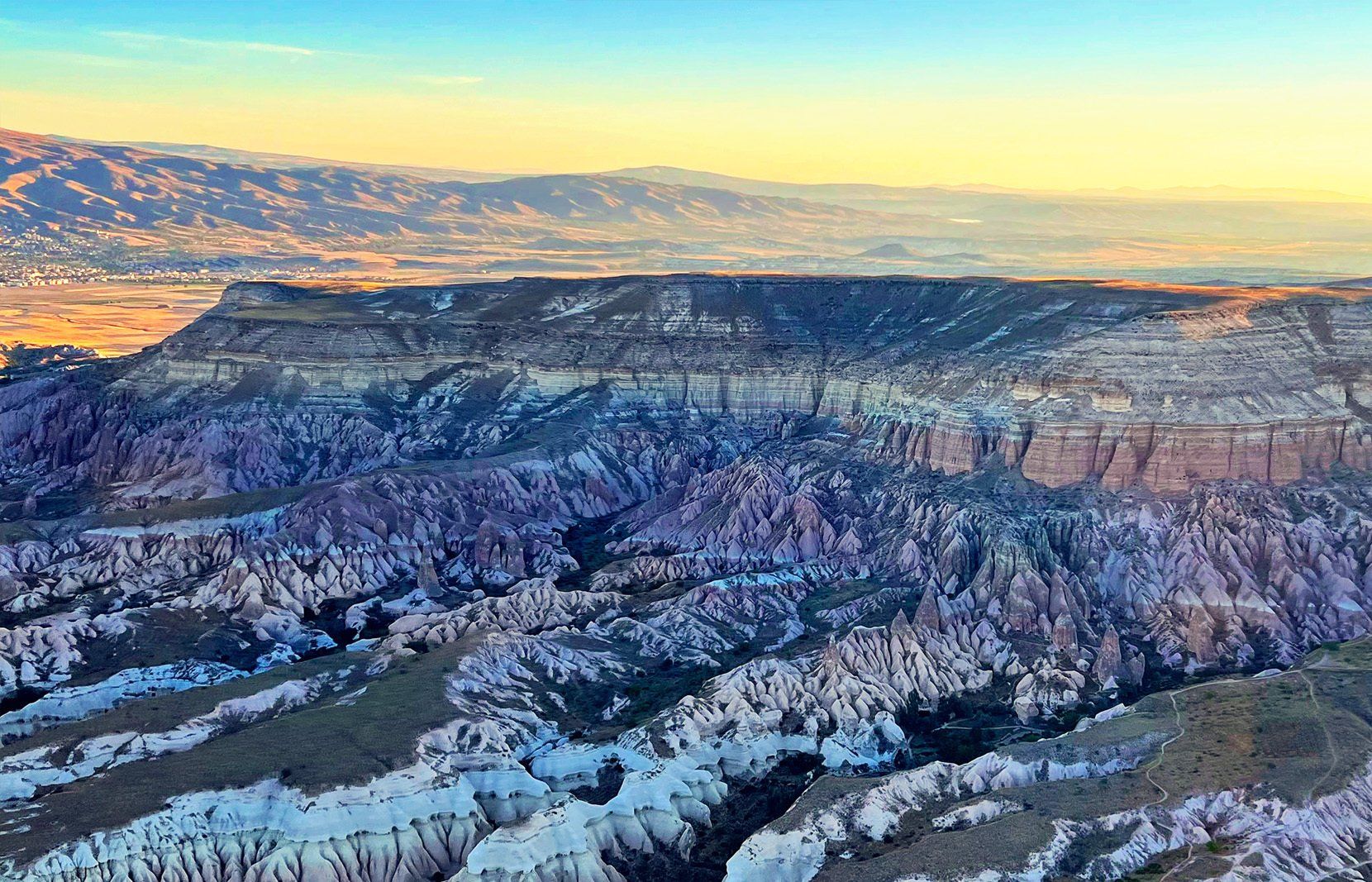 mountain-range-at-sunrise-in-cappadocia-turkey