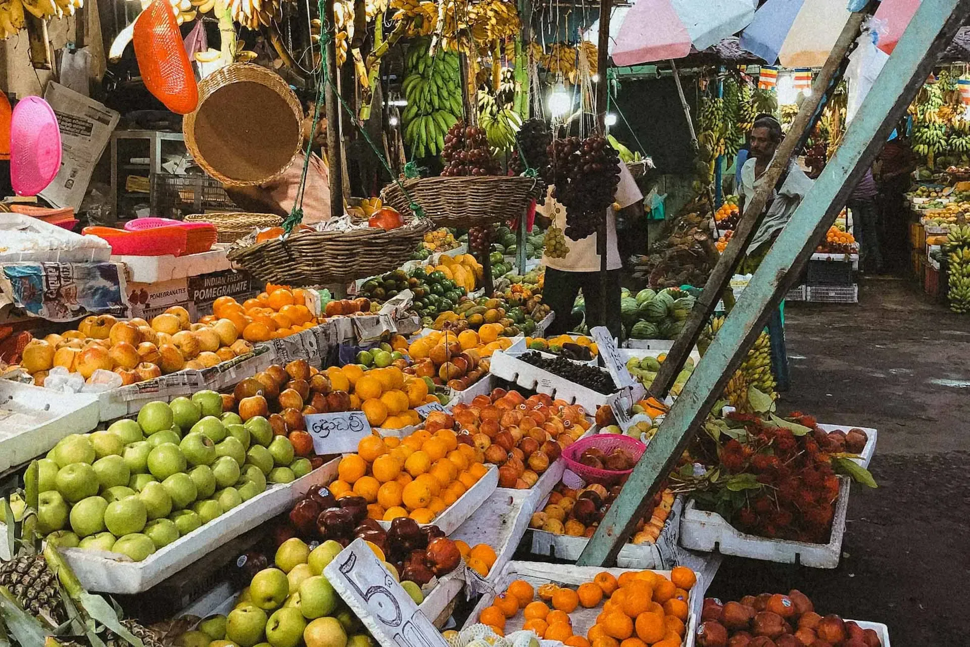 Local-market-with-fresh-produce-and-spices-in-dambulla-Sri-Lanka