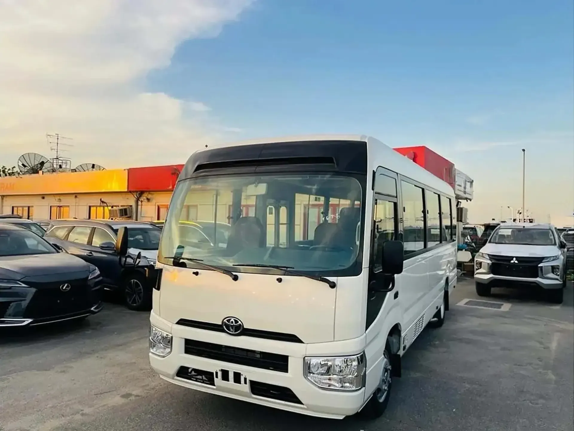 Mini-coach-for-small-group-tours-in-Sri-Lanka-with-15-seat-capacity