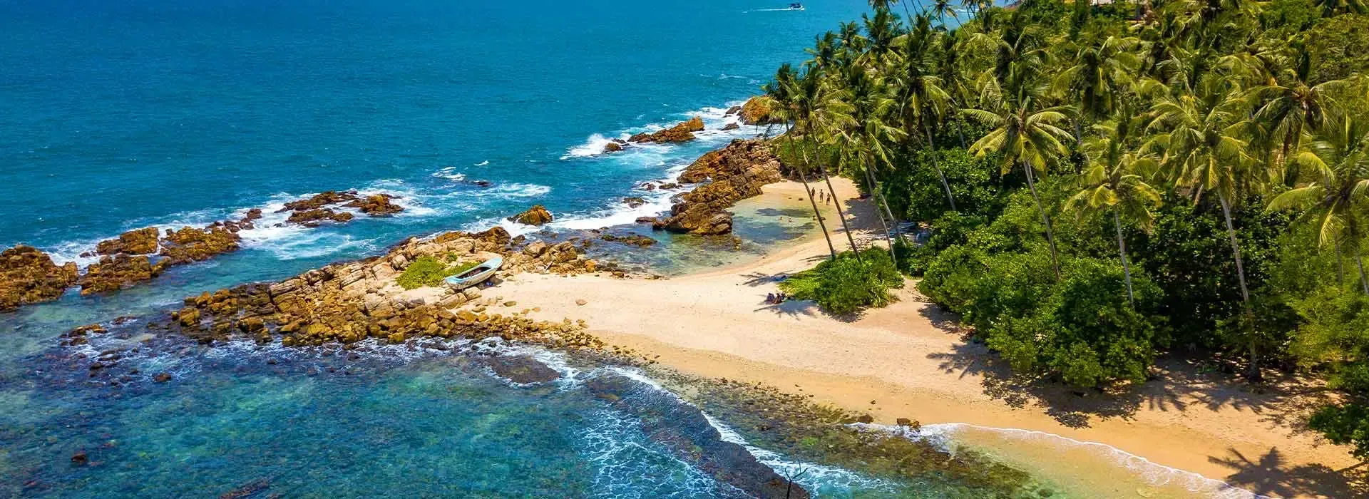 Mirissa-Beach-tropical-coastline-with-palm-trees-in-Sri-Lanka