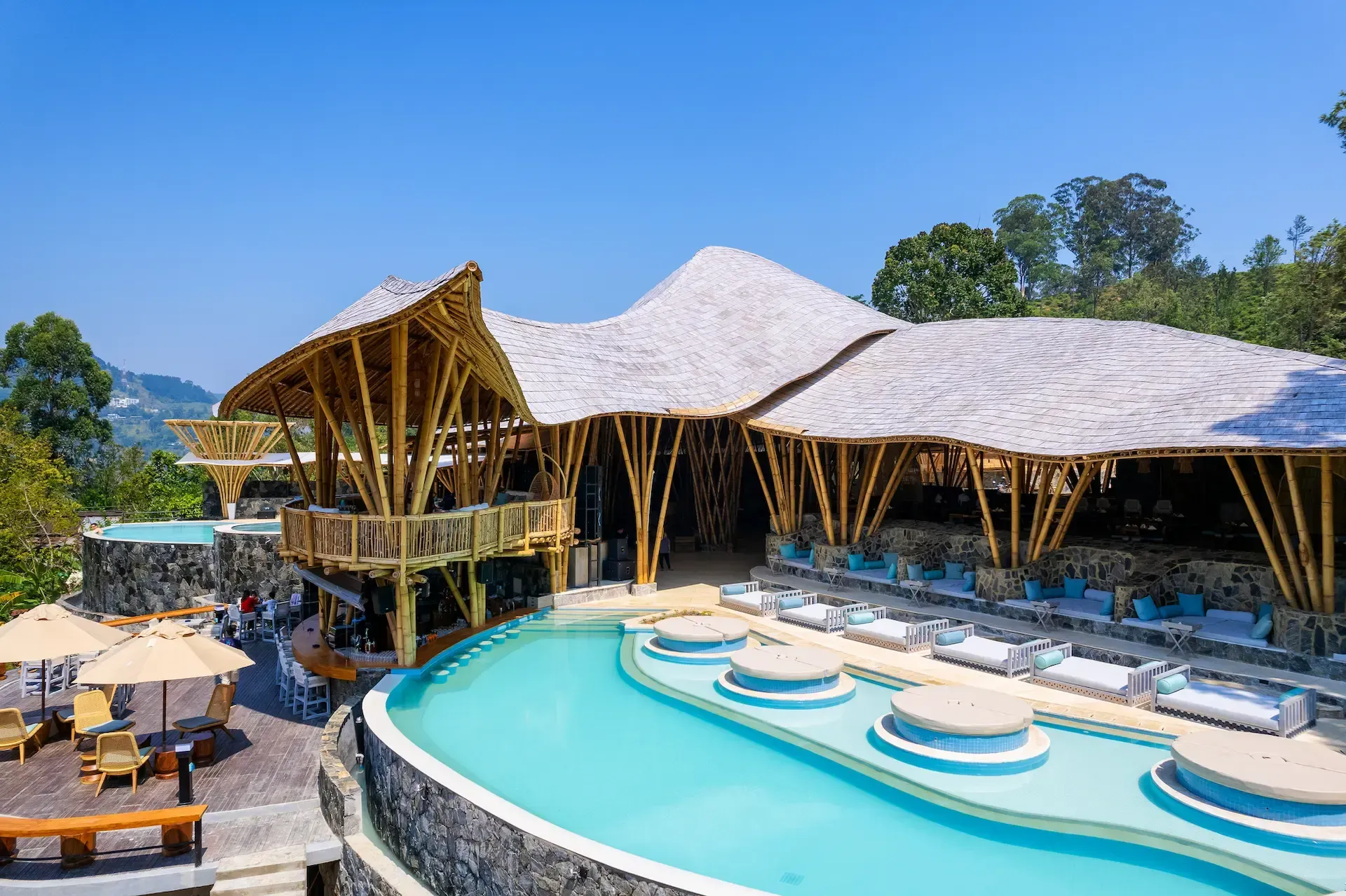 Mountain-cafes-and-relaxing-cafe--culture-in-Ella-Sri-Lanka