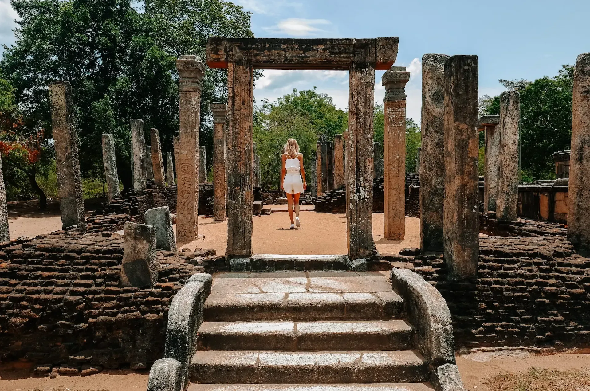 educational-tour-exploring-the-ancient-city-of-Anuradhapura-in-Sri-Lanka