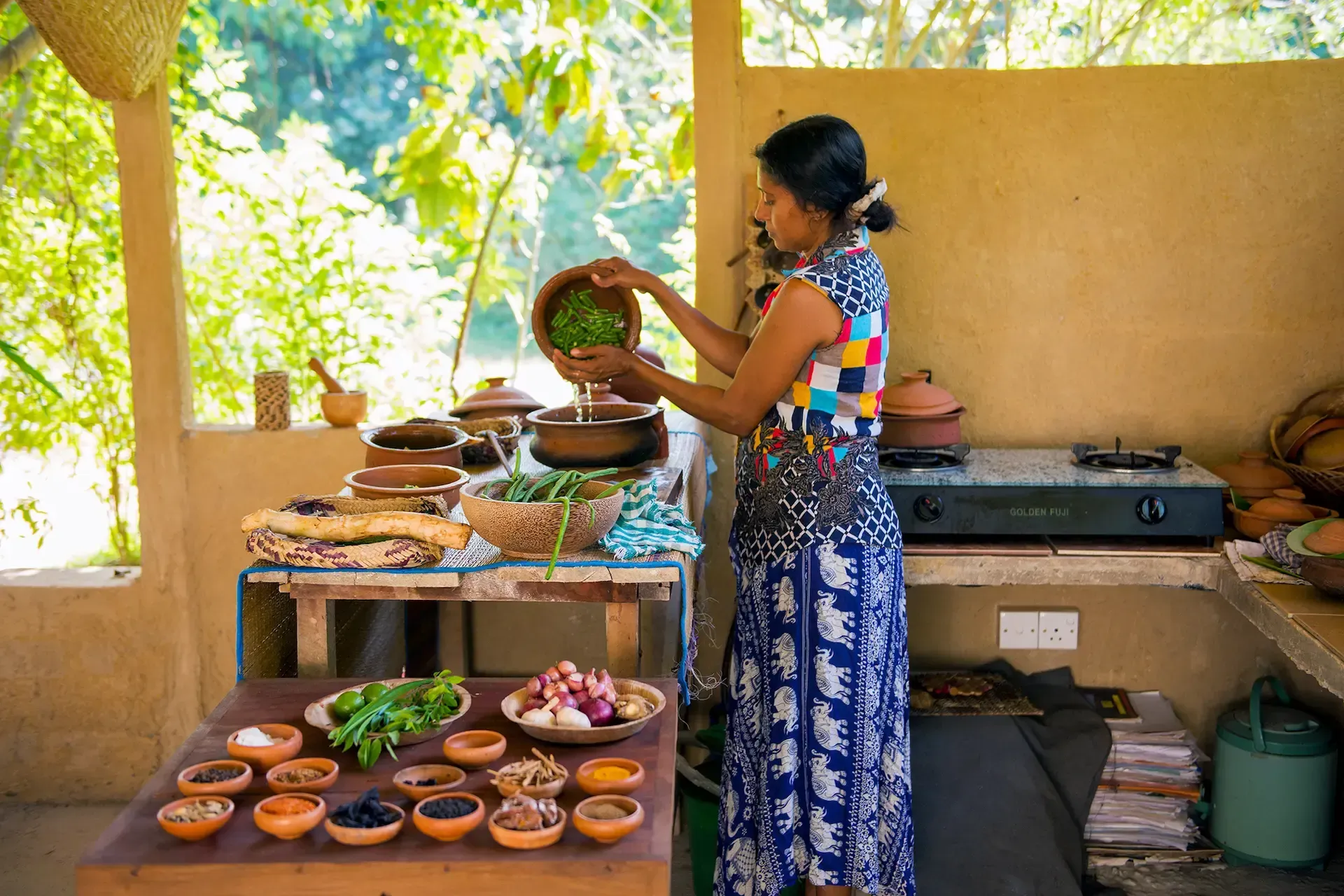 Traditional-Sri-Lankan-cooking-experience-with-local-spices-and-ingredients