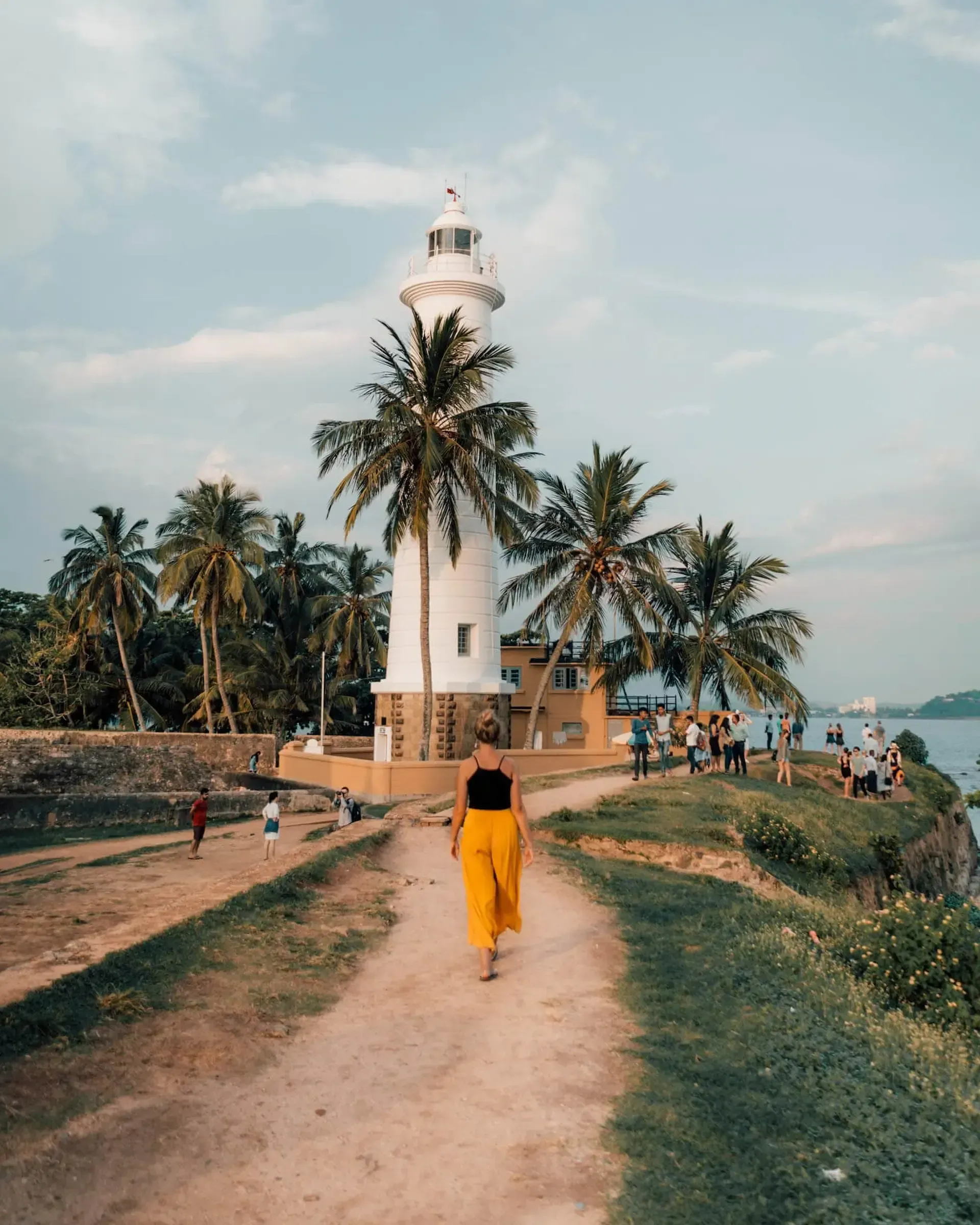 Visitors-walking-through-historic-streets-of-Galle-Fort-Sri-Lanka