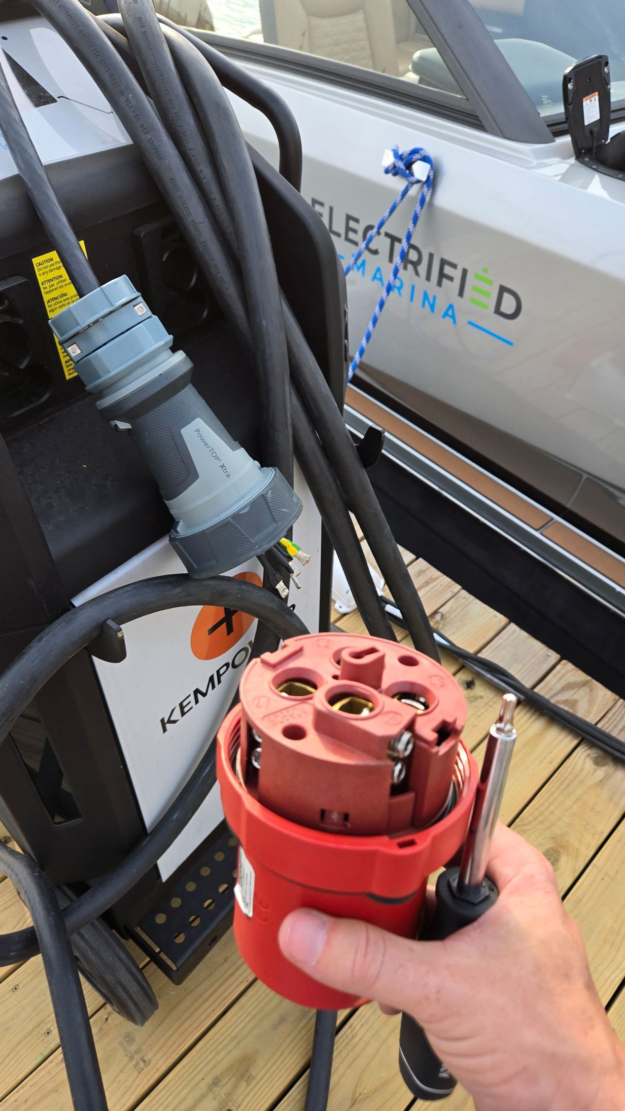 Ingenity23e charging with Kemp power level 3 DC fast charging at DC boat Show