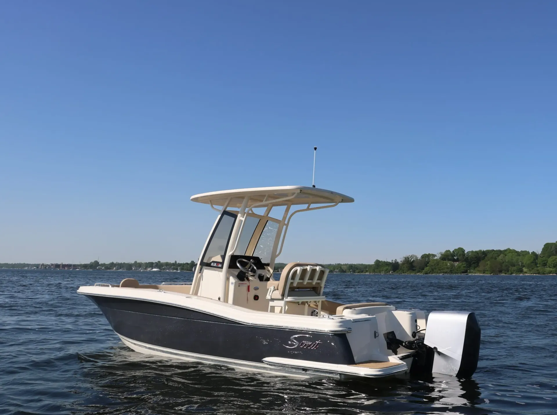 Scout Dorado powered by Flux Marine