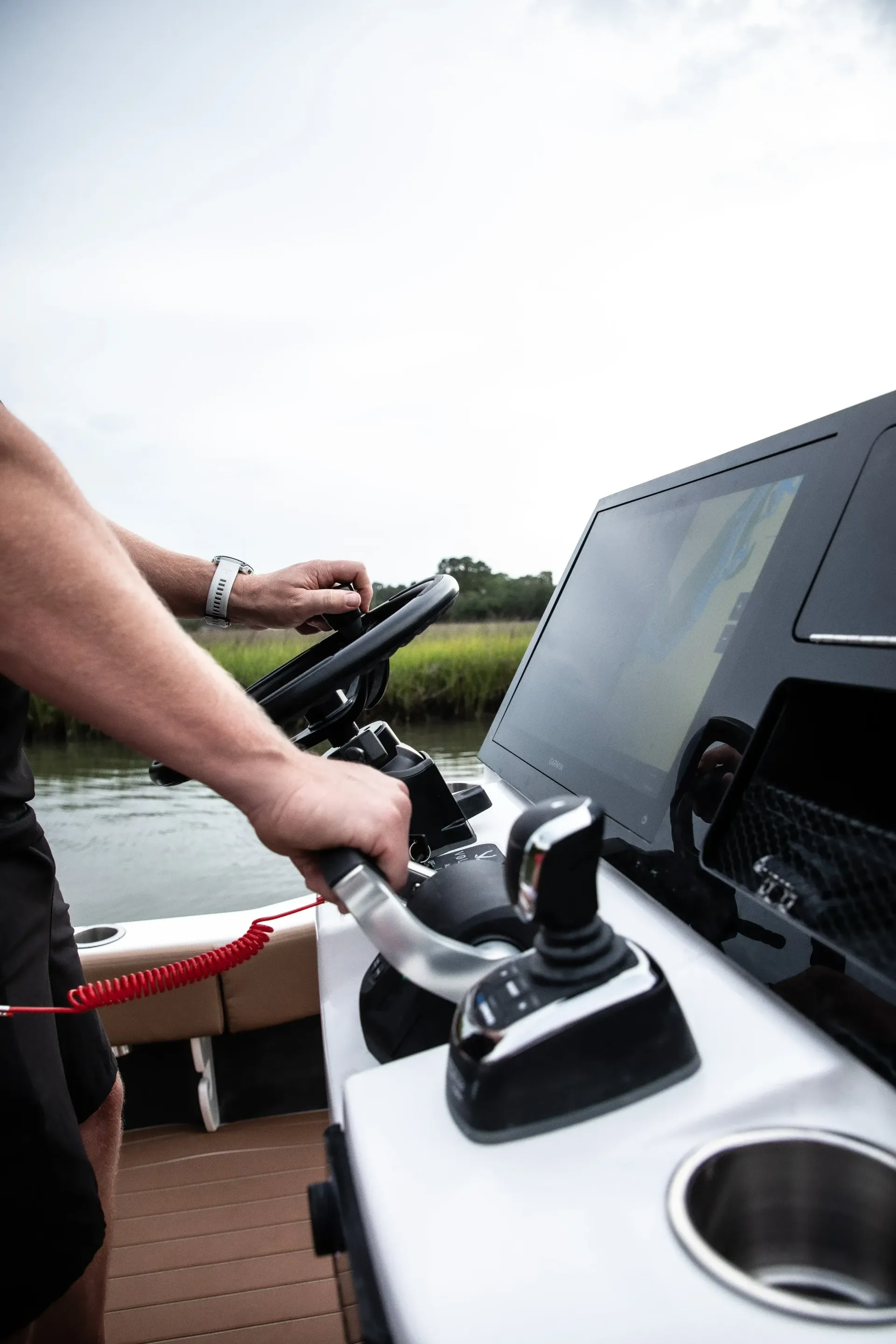 Artemis23 T Top helm with captain and nav screen