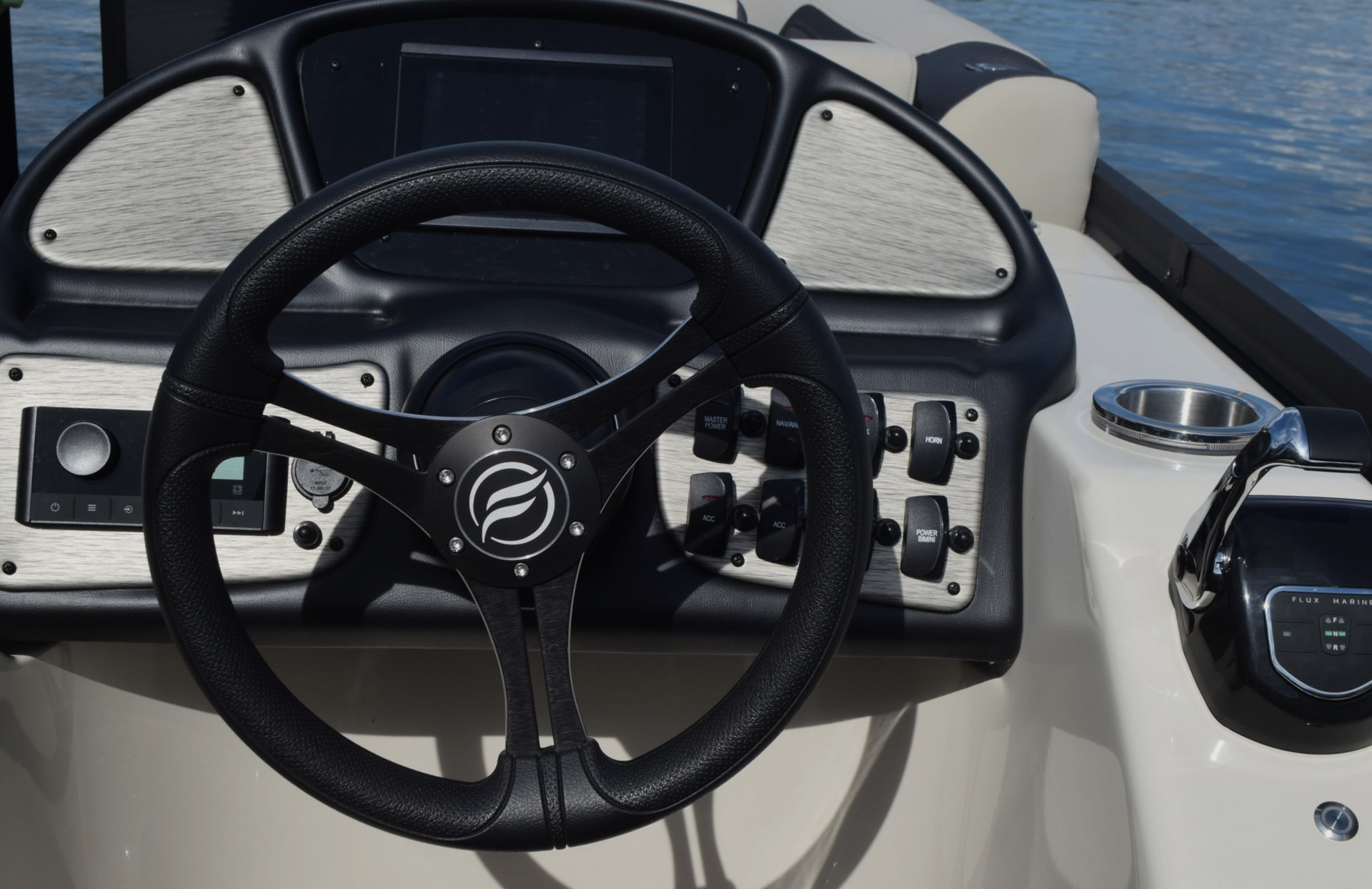 Helm of Flagship Discover pontoon 