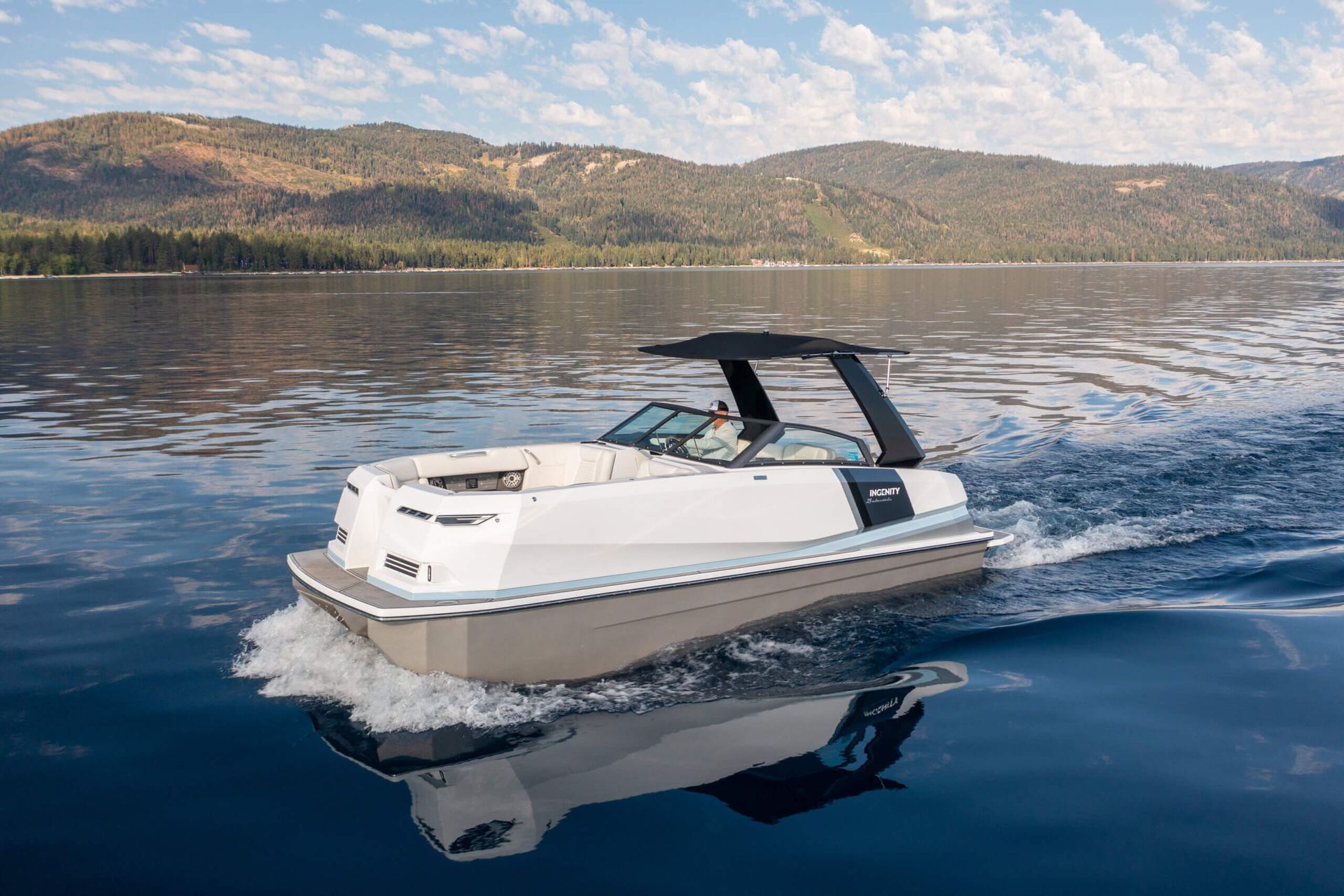 Ingenity23e electric pontoon and trimaran for sale