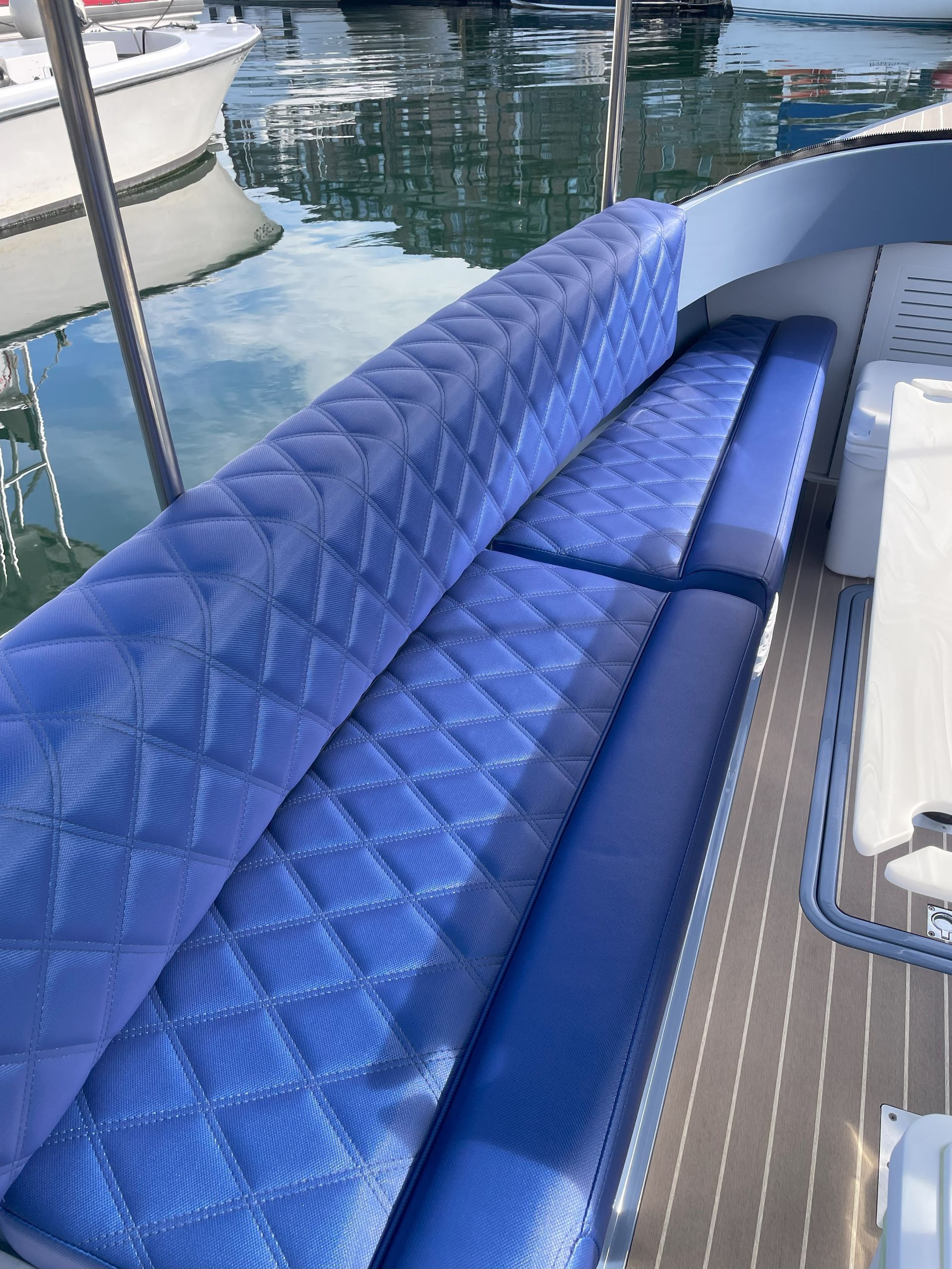 Vision marine fantail 217 cushion seats    blue