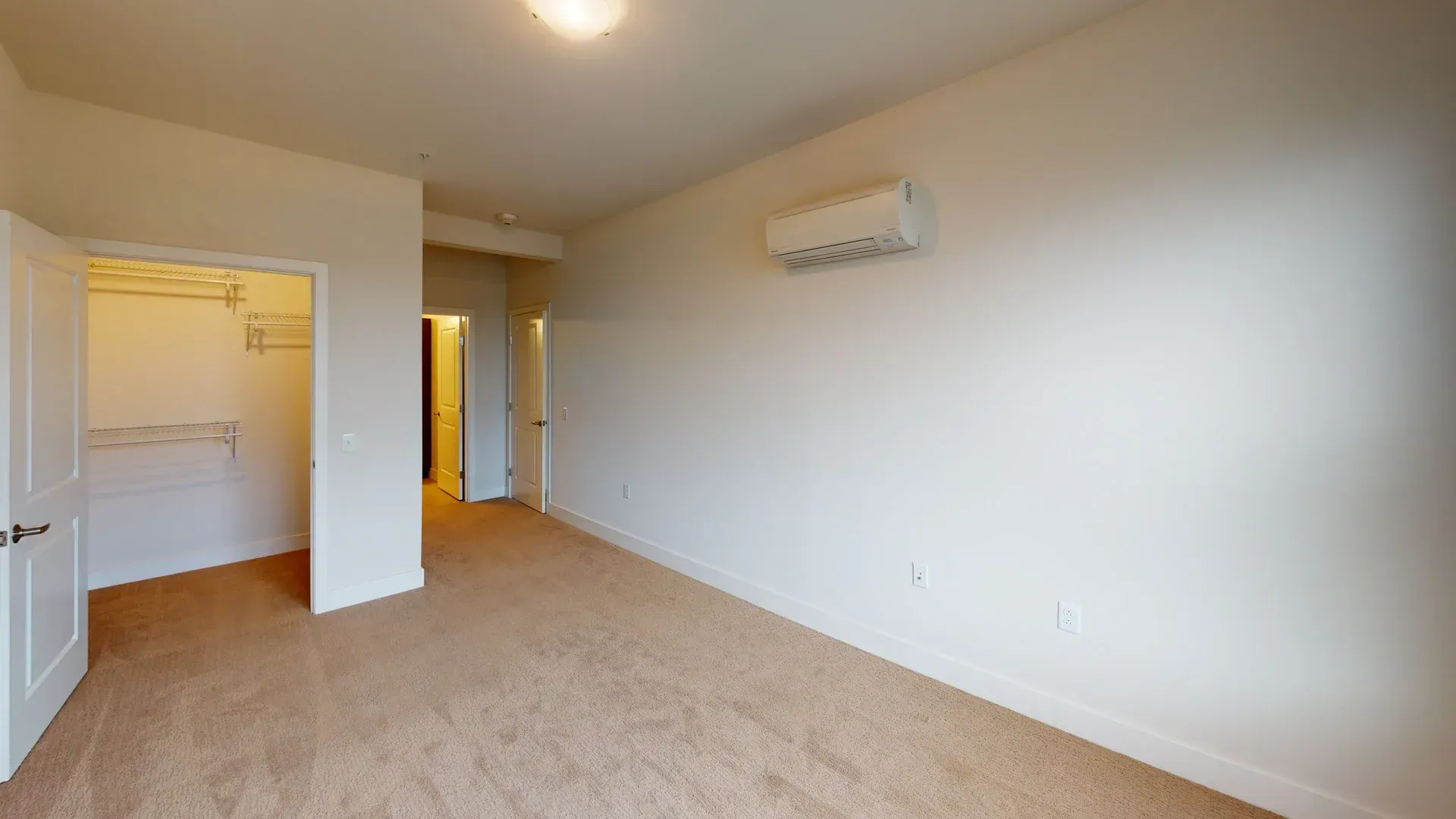 1185 Bedroom Closet