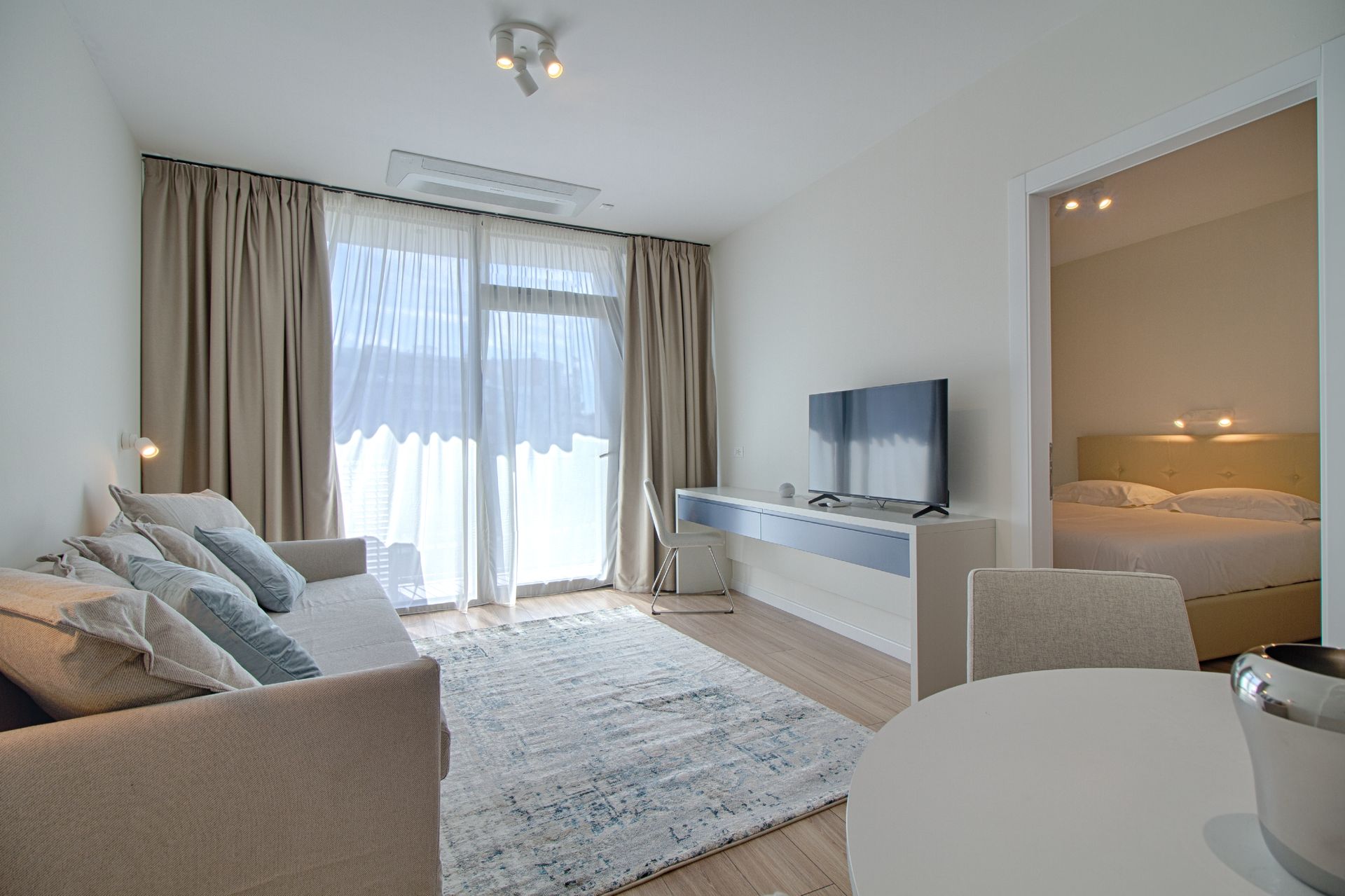 One bedroom apartment with sofa bed in Lake View Complex