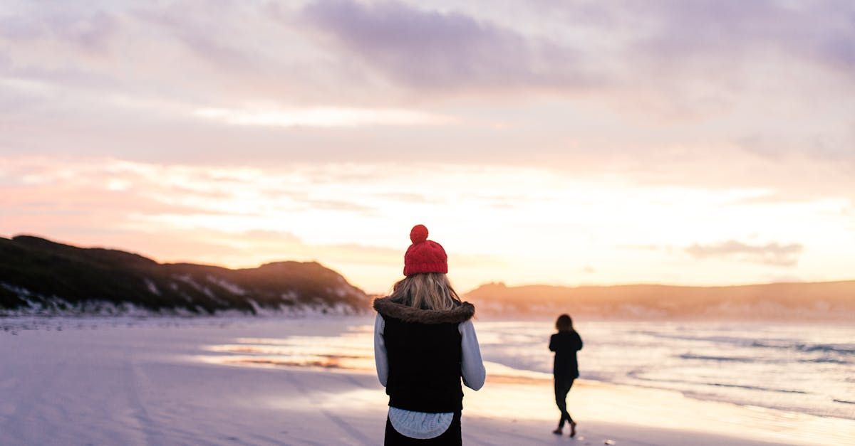 Winter Offer!
Beautiful empty coast line, magical countryside tinged with frost, nature reserves and a National Park.
Winter is a wonderful time to explore Norfolk, when you feel as if you’ve almost got the county to yourself.