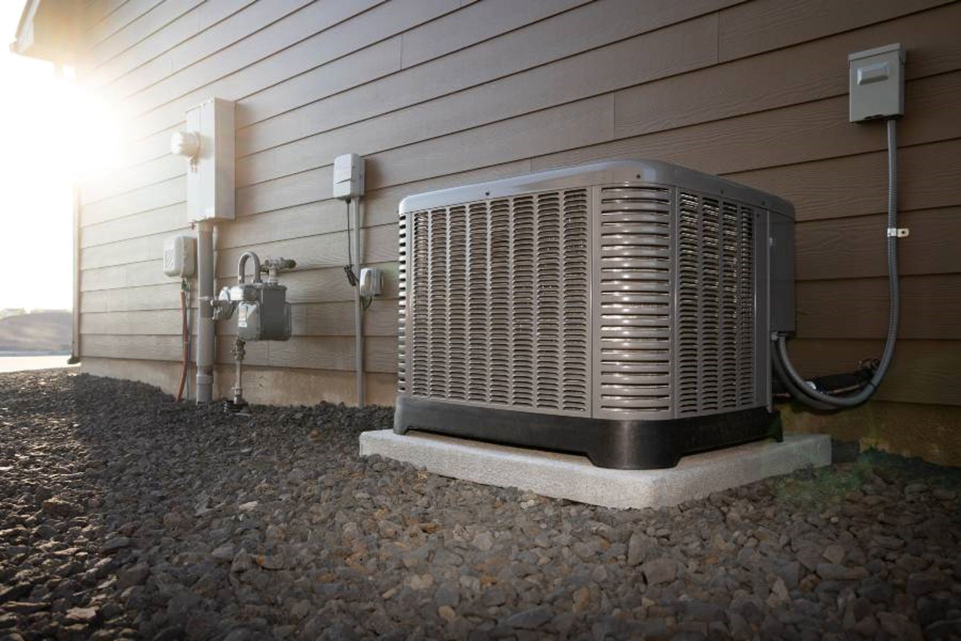 Certified AC Services team member is providing AC maintenance service in the Greater Orlando area. AC installed outside a house in the greater Orlando area by Certified AC Services