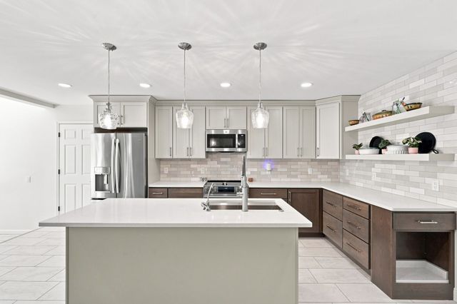 Transitional Kitchen Kitchen Remodel by Bella Domicile Inc. project photo 2