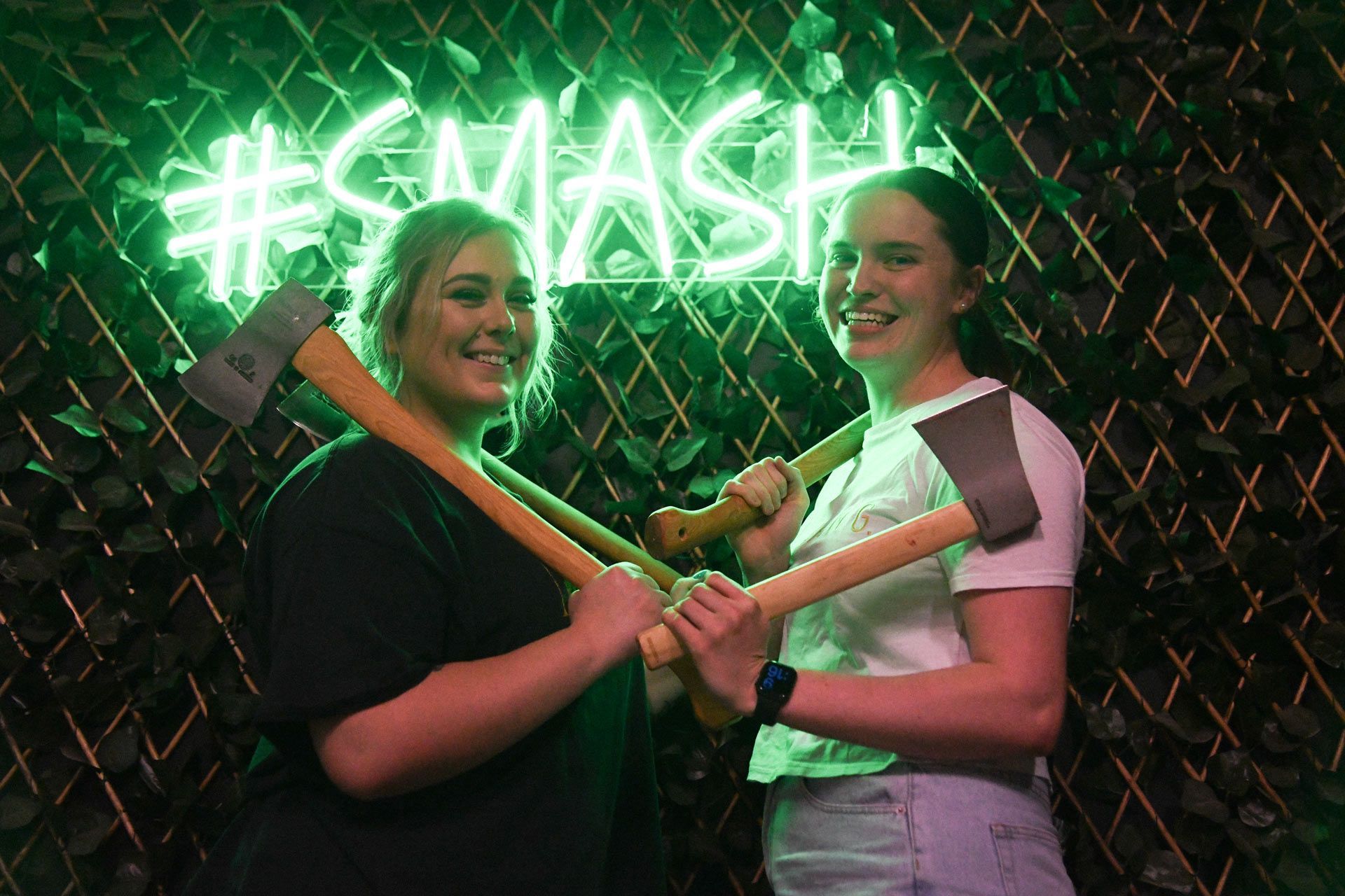 Duo Axe throwing