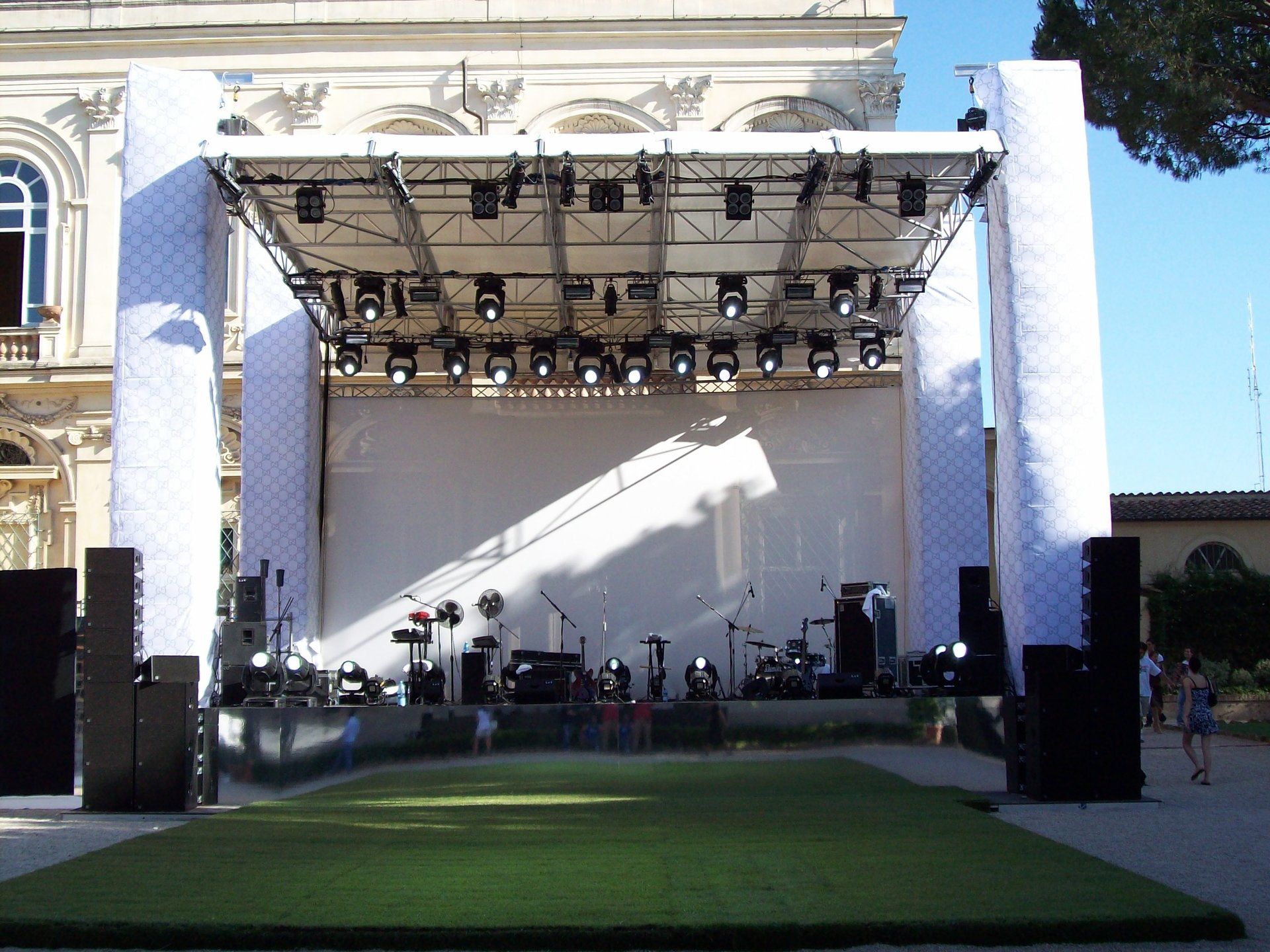 realizzazioni Arte e Strutture, Varese e Milano