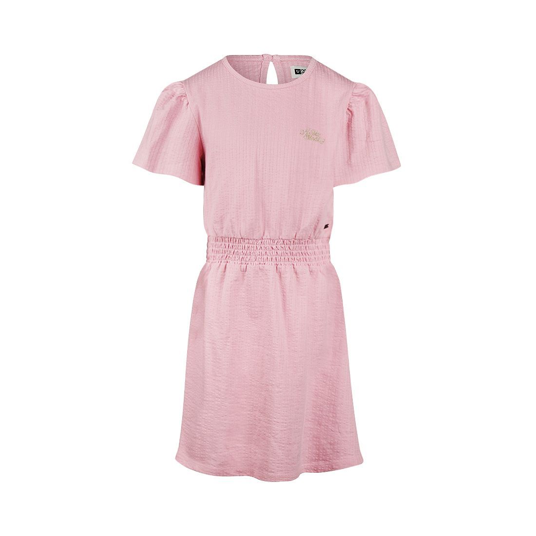 Roze jurk met korte mouwen, geplooide taille en uitlopende rok op een witte achtergrond.