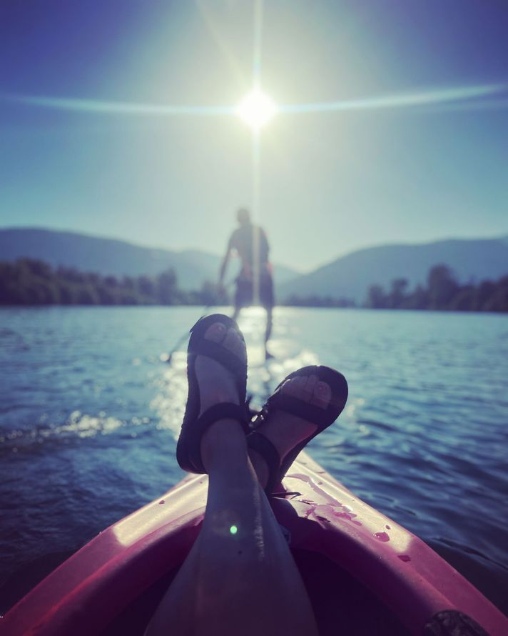 canoe-view-on-the-lake