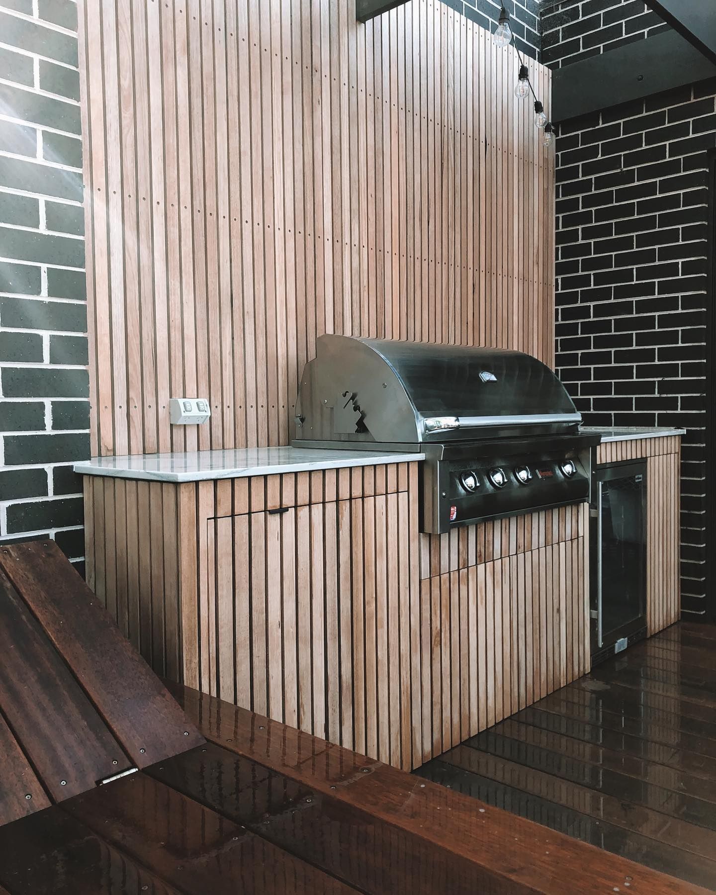 outdoor bbq hardscaping feature