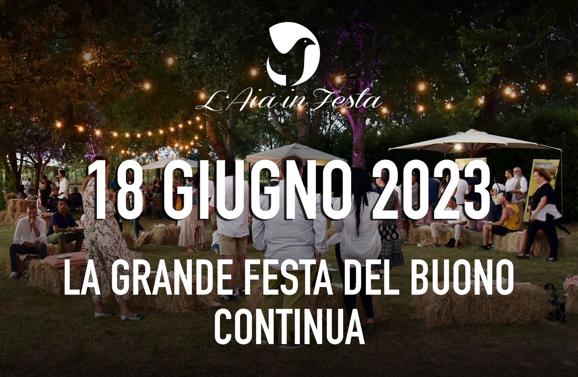 Un gruppo di persone in piedi in un campo con la data 18 giugno 2023