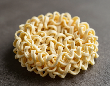 Fideos ramen frescos en nido